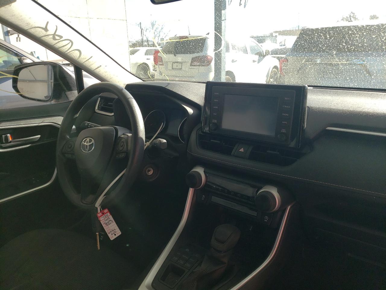 Photo 9 from auction – 2019 TOYOTA RAV4 LE with VIN JTMF1RFV3KJ007570