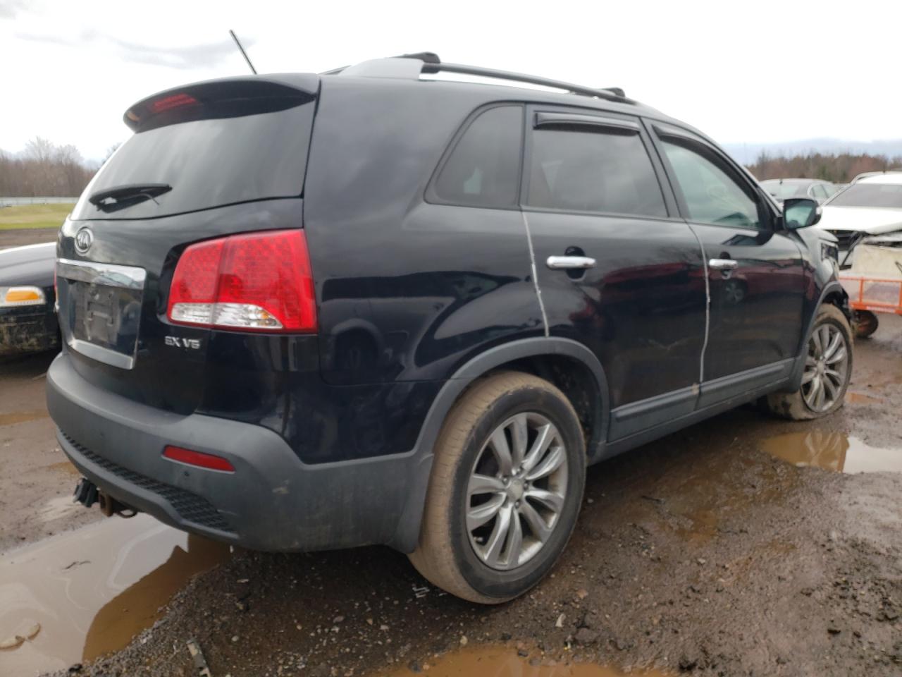 Photo 4 from auction – 2011 KIA SORENTO EX with VIN 5XYKU4A29BG042992
