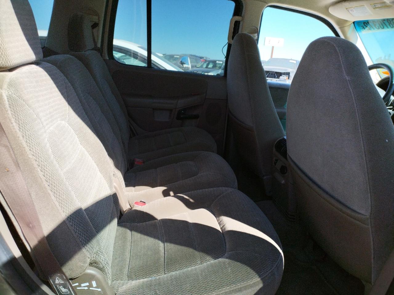 Photo 6 from auction – 2002 FORD EXPLORER X with VIN 1FMZU63E62ZB80682