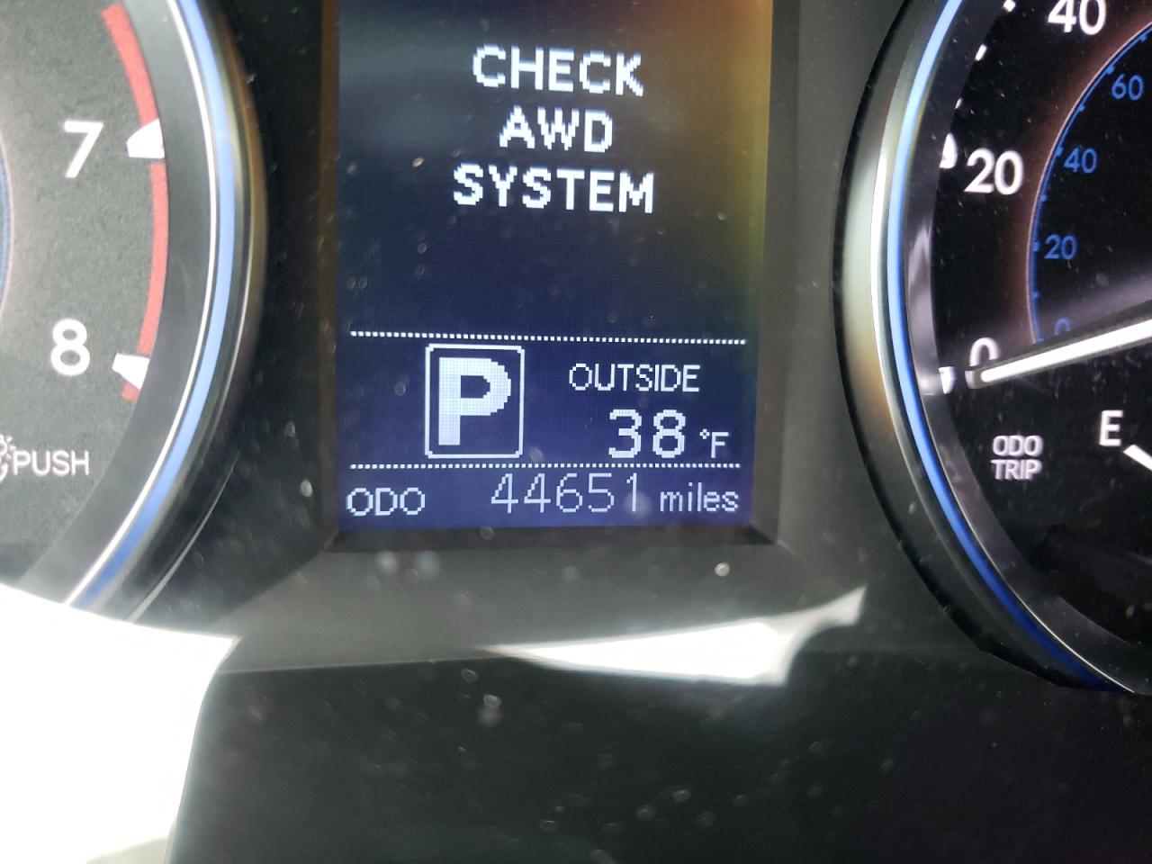 Photo 8 from auction – 2015 TOYOTA HIGHLANDER with VIN 5TDBKRFH9FS176863