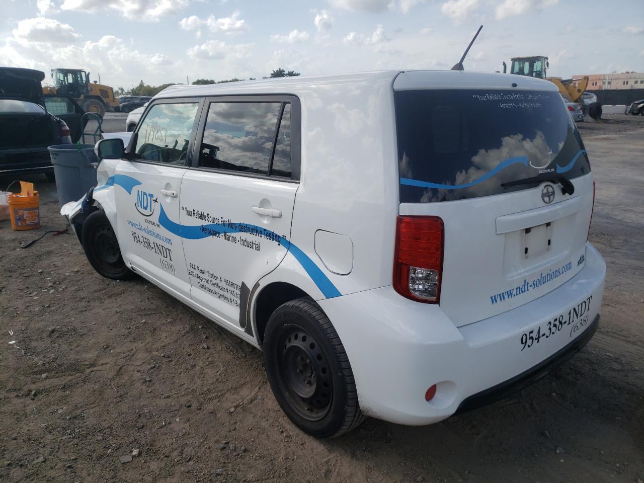 Photo 3 from auction – 2014 TOYOTA SCION XB with VIN JTLZE4FEXEJ049019