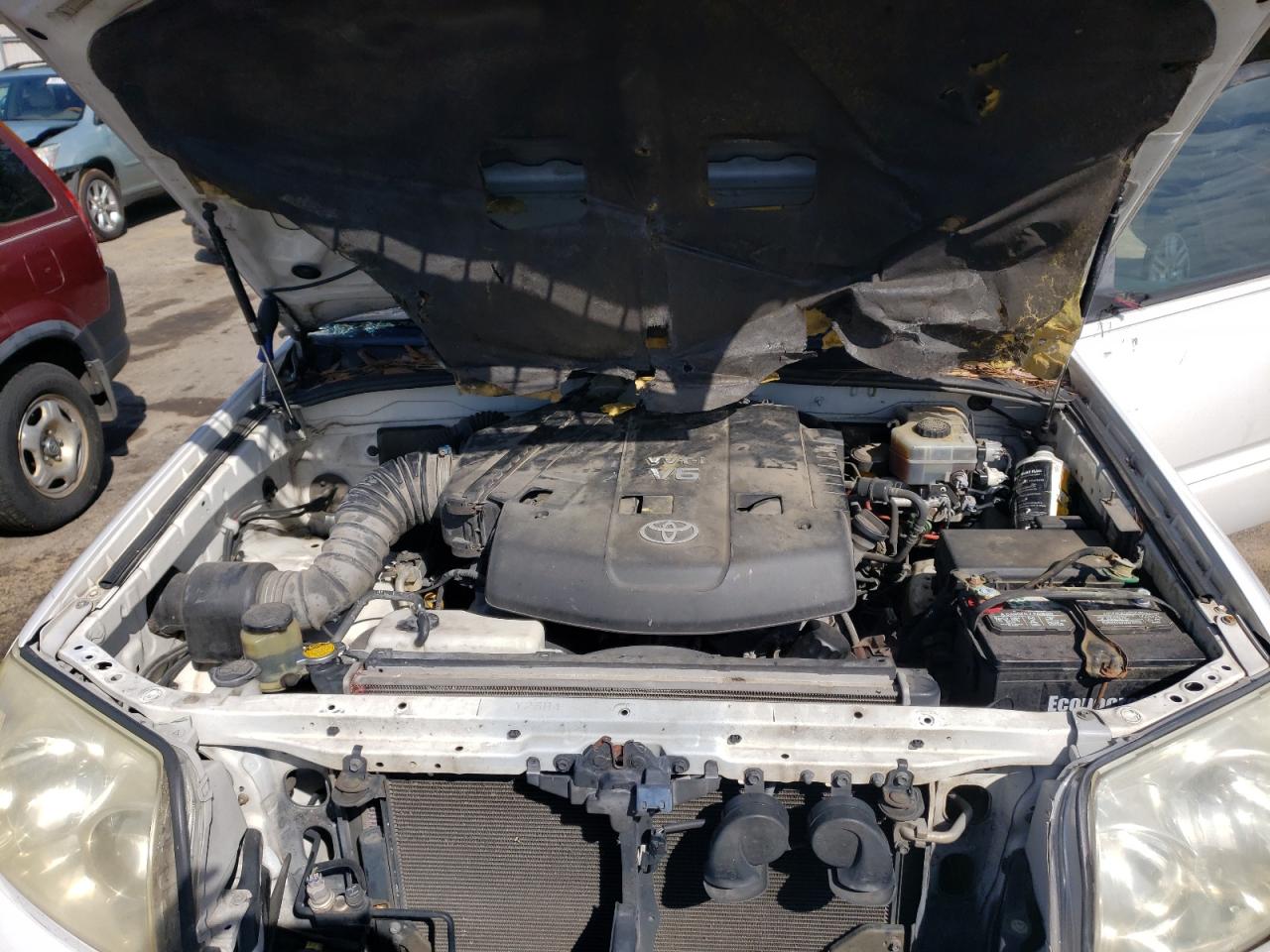 Photo 7 from auction – 2004 TOYOTA 4RUNNER SR with VIN JTEZU14R940038015
