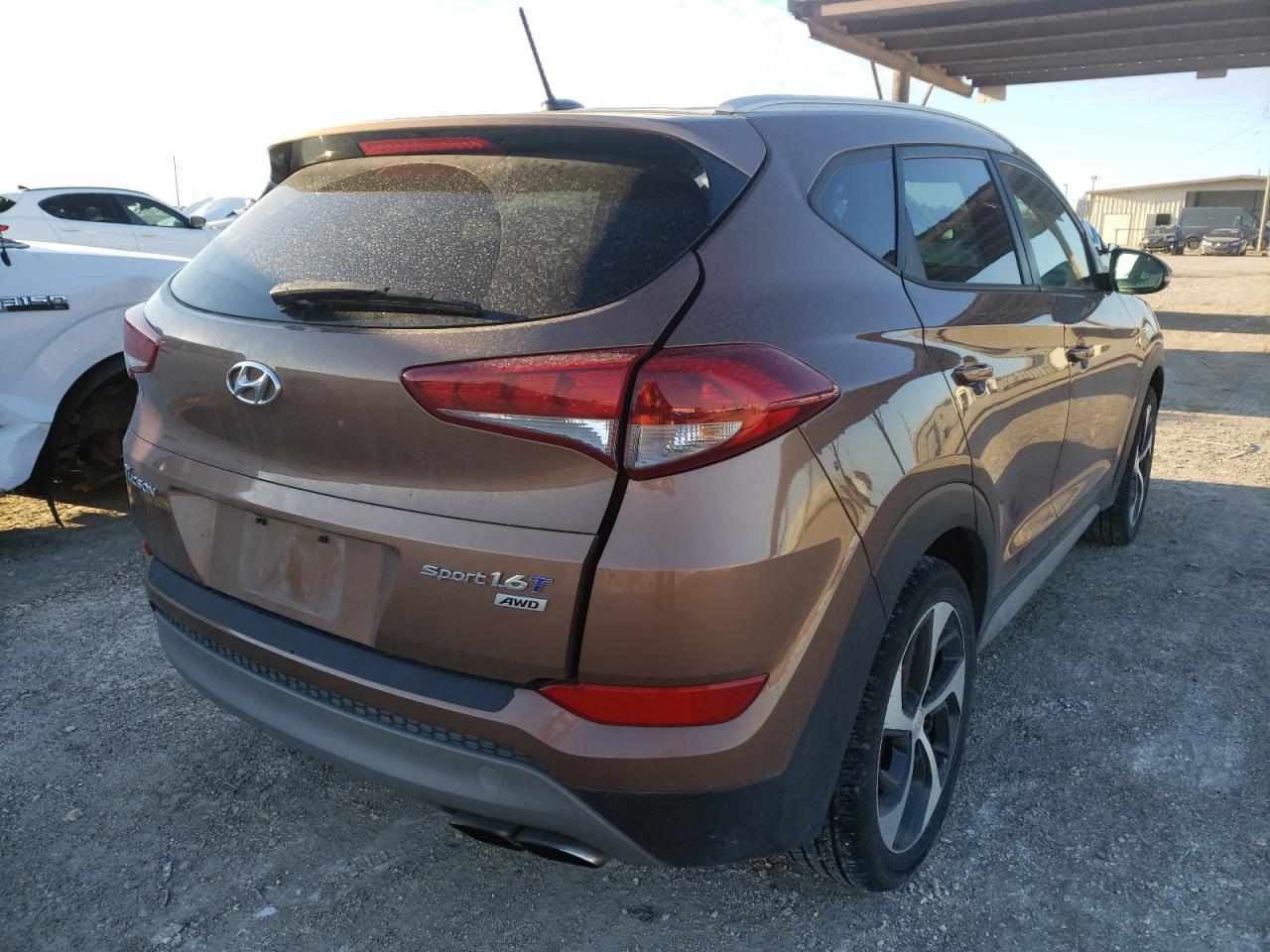 Photo 4 from auction – 2017 HYUNDAI TUCSON LIM with VIN KM8J3CA26HU385058