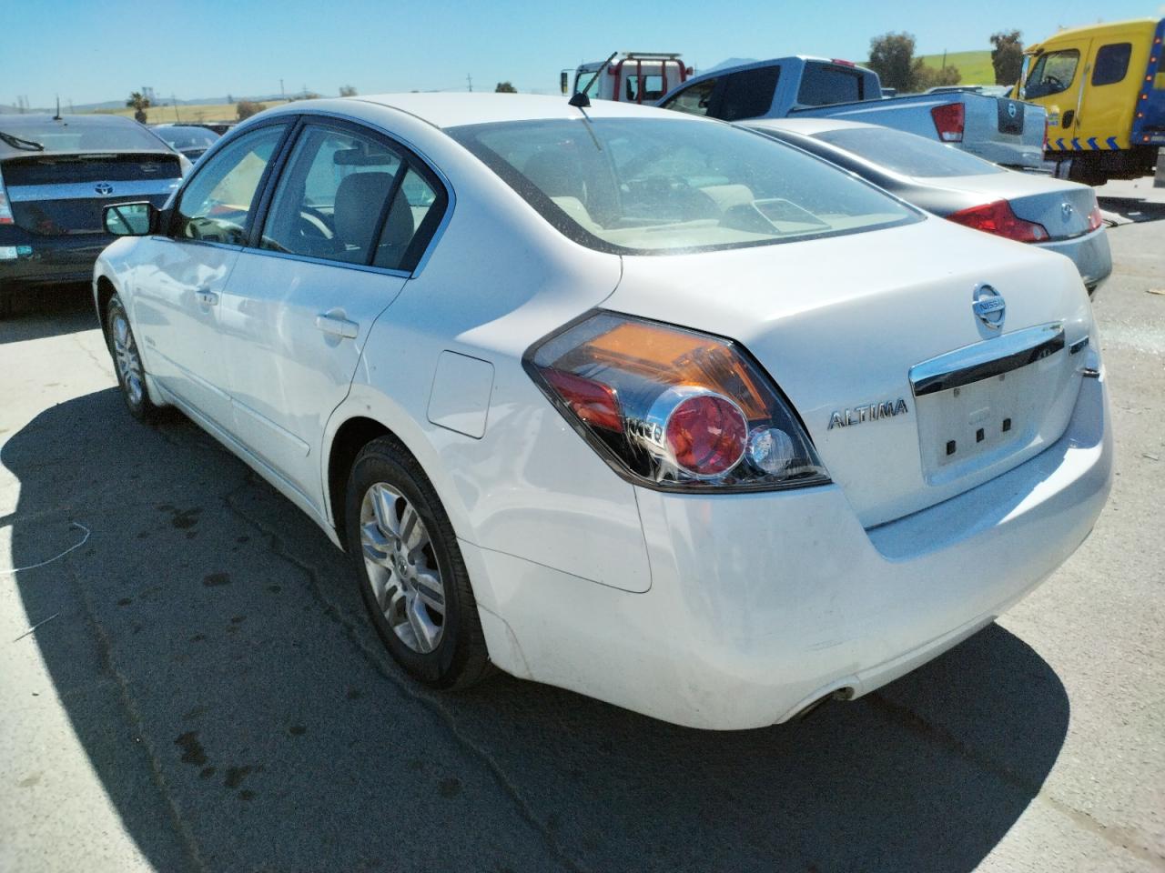 Photo 3 from auction – 2010 NISSAN ALTIMA HYB with VIN 1N4CL2AP1AC126191