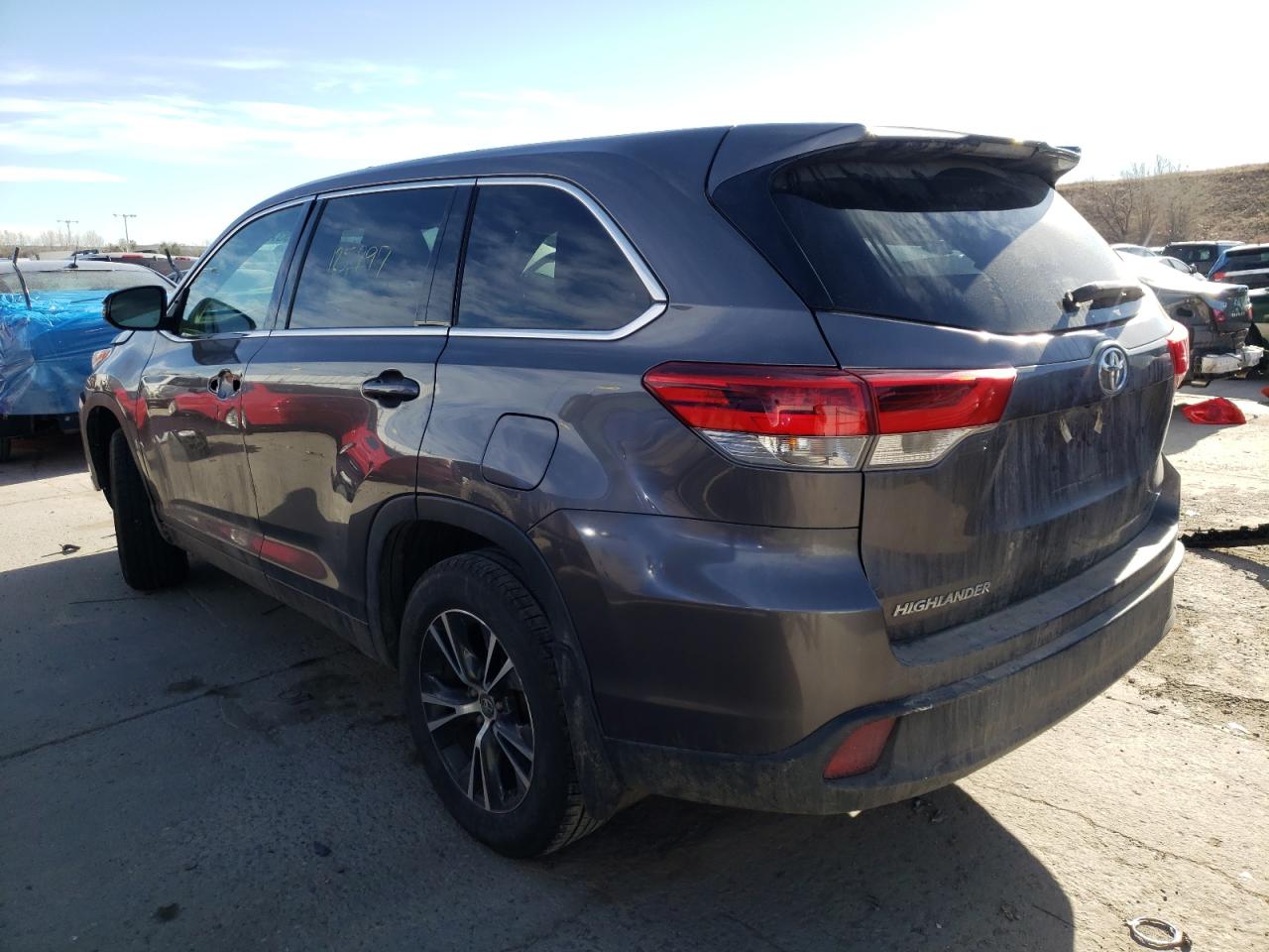 Фото 3 с аукциона – 2018 TOYOTA HIGHLANDER с VIN 5TDBZRFH6JS496453