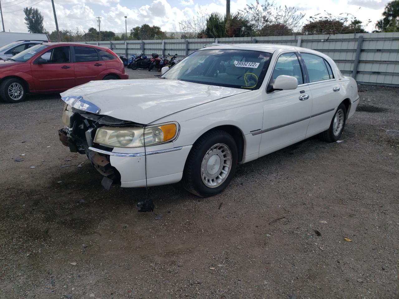 Photo 2 from auction – 2002 LINCOLN TOWN CAR E with VIN 1LNHM81W82Y658626
