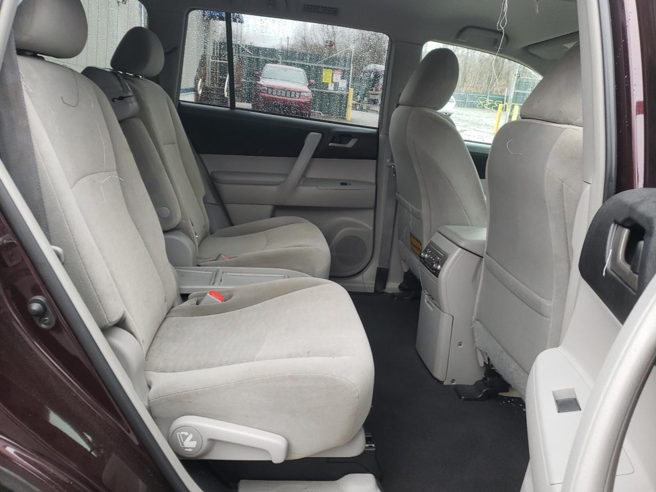 Photo 6 from auction – 2011 TOYOTA HIGHLANDER with VIN 5TDBK3EH6BS049321