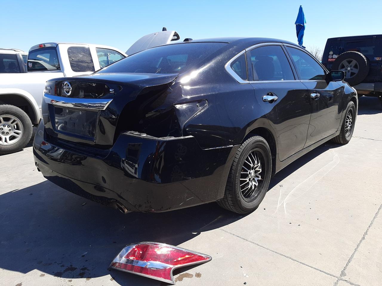 Photo 4 from auction – 2015 NISSAN ALTIMA 2.5 with VIN 1N4AL3AP8FN368968