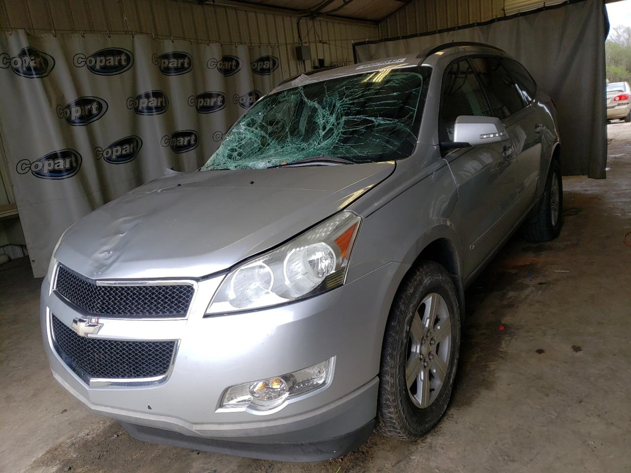 Photo 2 from auction – 2010 CHEVROLET TRAVERSE L with VIN 1GNLRFED8AS103035