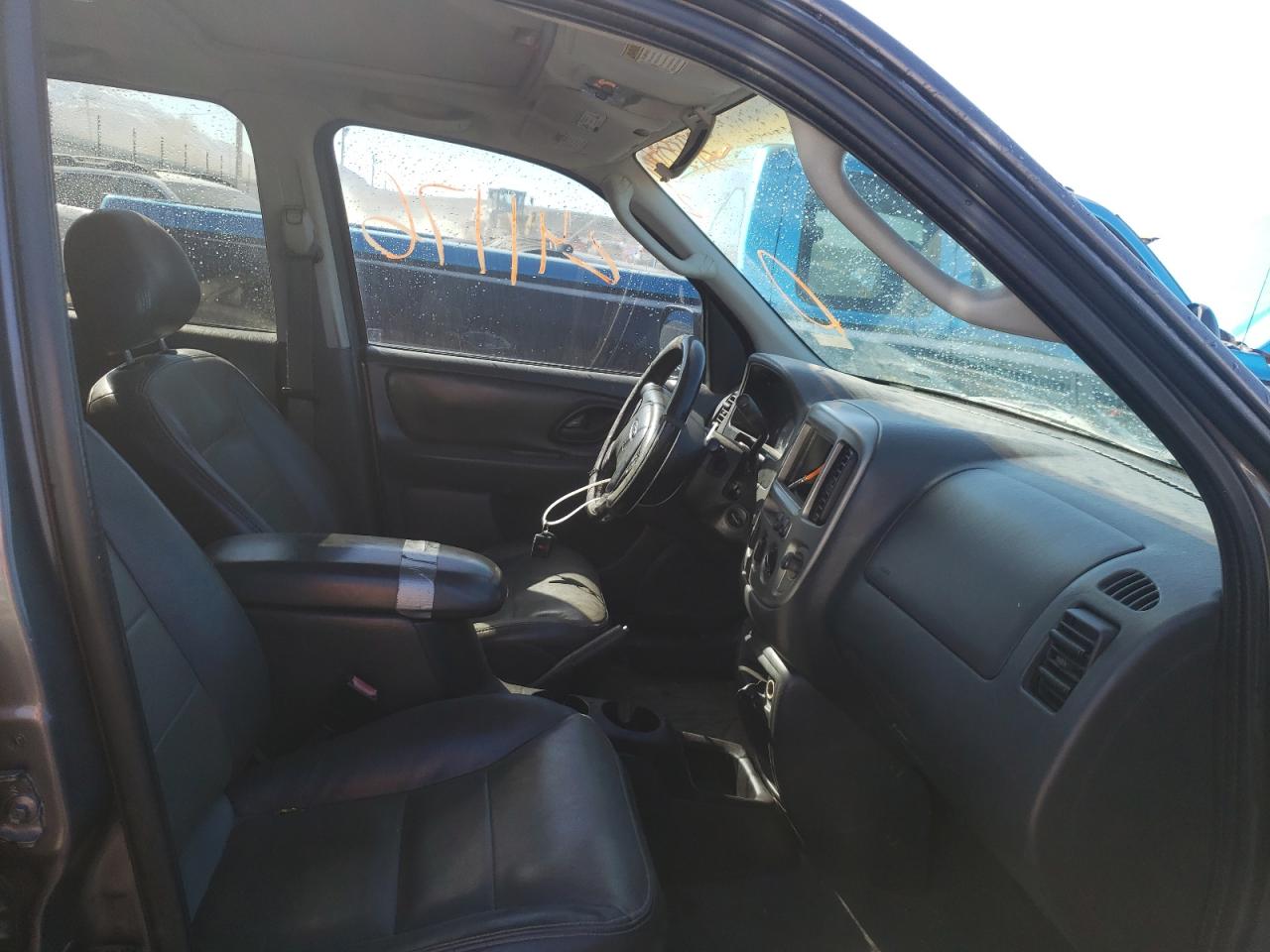 Photo 5 from auction – 2003 FORD ESCAPE XLT with VIN 1FMYU93123KE02820