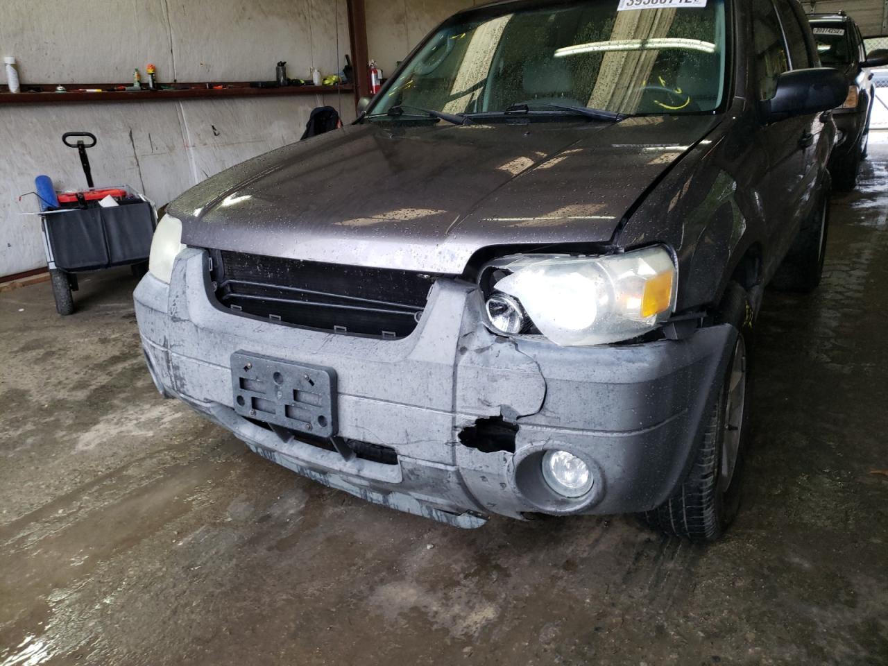 Photo 9 from auction – 2005 FORD ESCAPE XLT with VIN 1FMYU03165KA82089