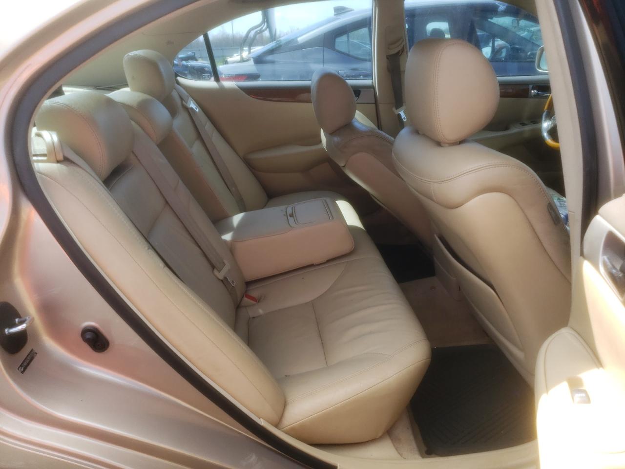 Photo 6 from auction – 2005 LEXUS ES 330 with VIN JTHBA30G355107704