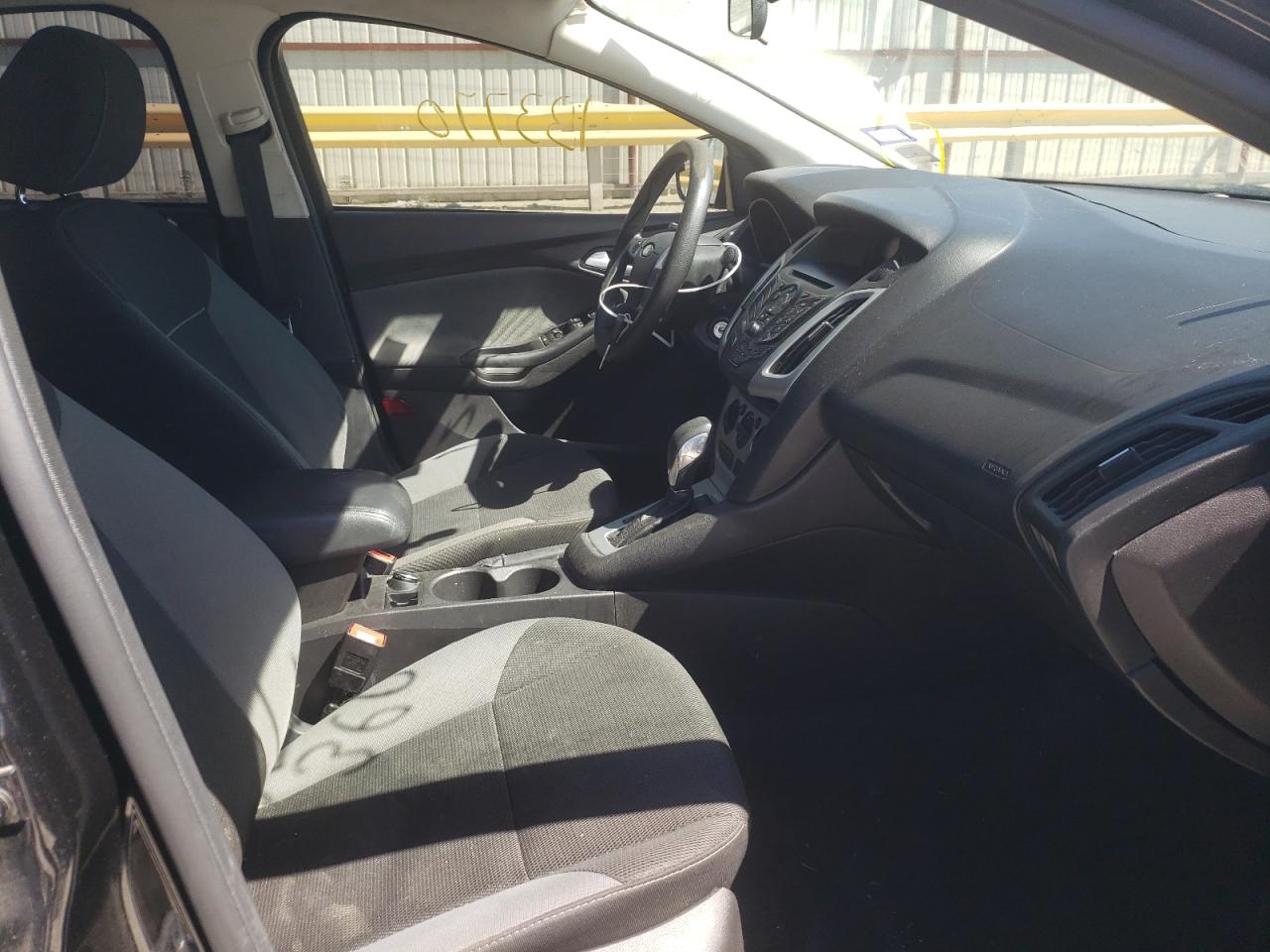 Photo 5 from auction – 2014 FORD FOCUS SE with VIN 1FADP3F22EL137539