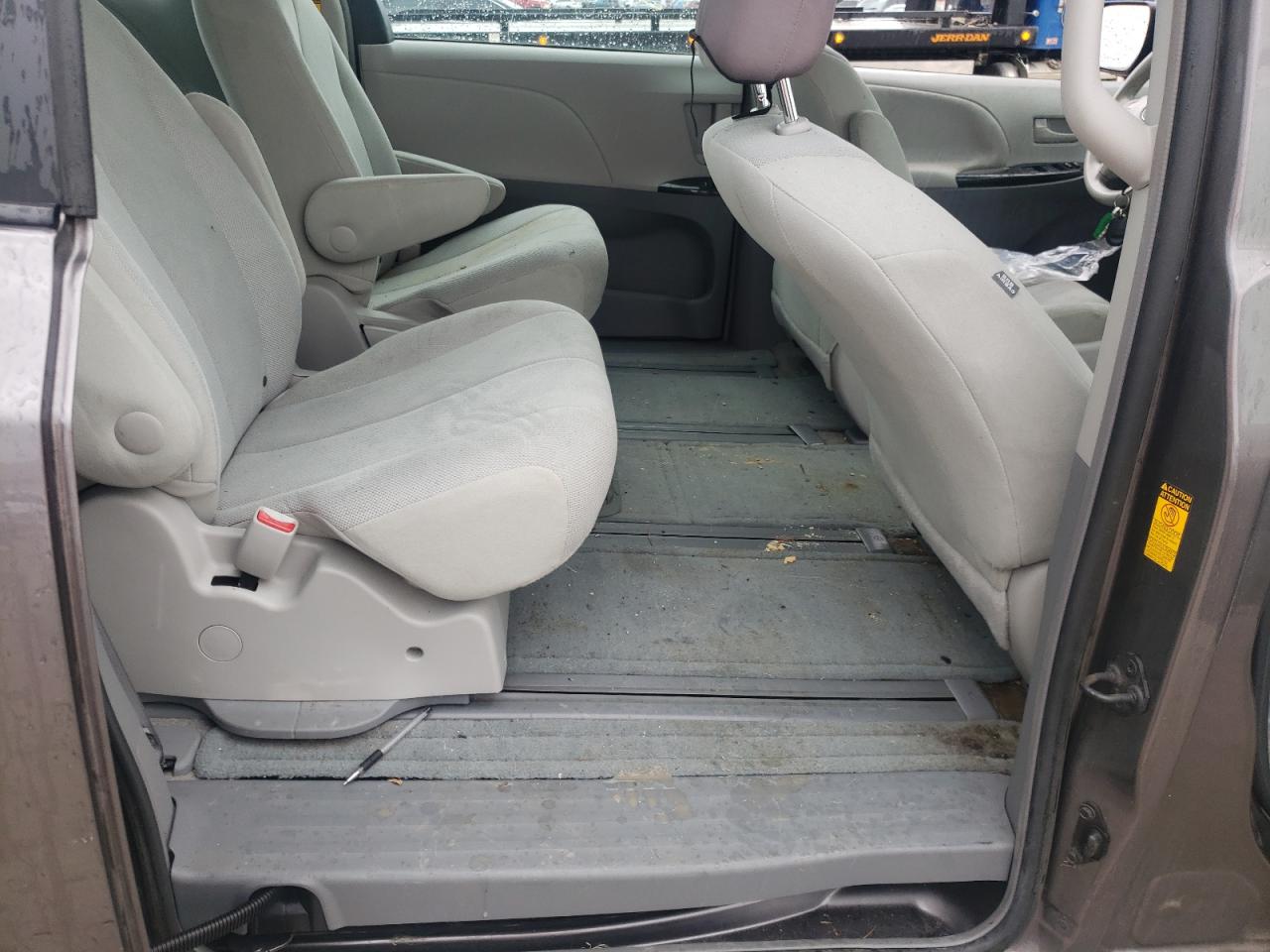 Photo 6 from auction – 2014 TOYOTA SIENNA with VIN 5TDZK3DC9ES435305