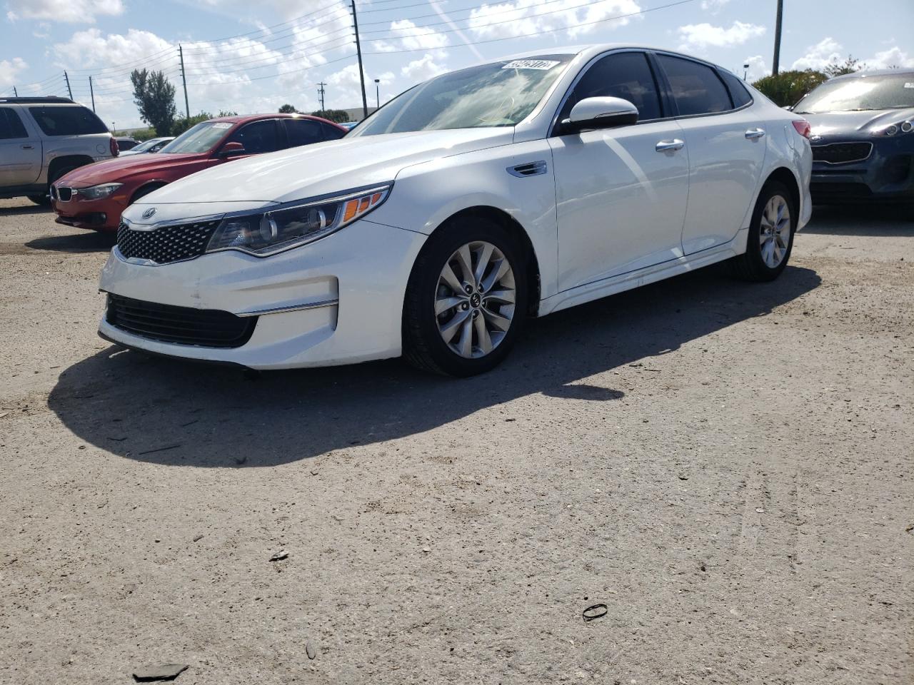 Photo 2 from auction – 2016 KIA OPTIMA EX with VIN 5XXGU4L30GG055315