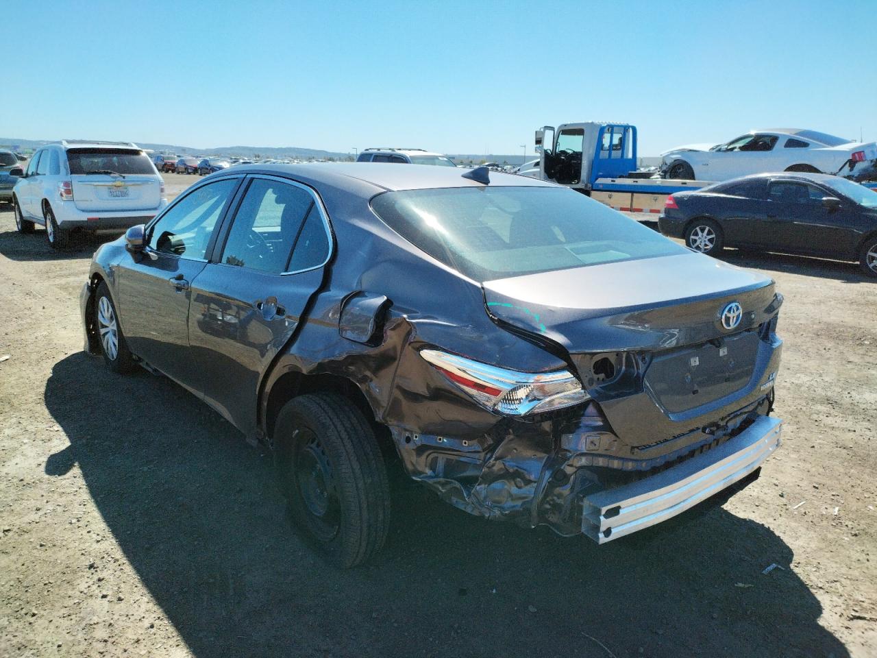 Photo 3 from auction – 2020 TOYOTA CAMRY LE with VIN 4T1C31AK3LU542728