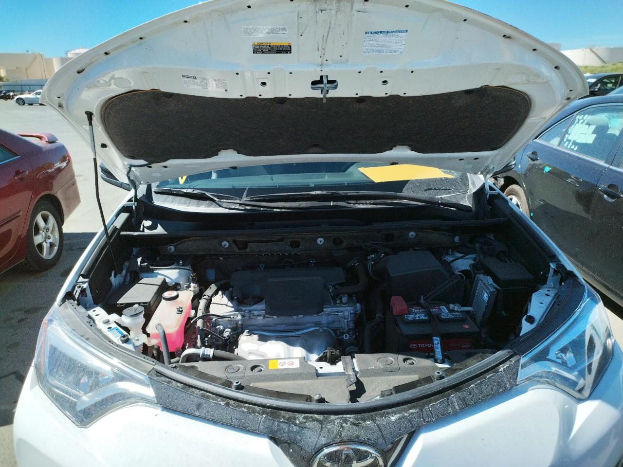 Photo 7 from auction – 2017 TOYOTA RAV4 SE with VIN JTMJFREV0HJ168058