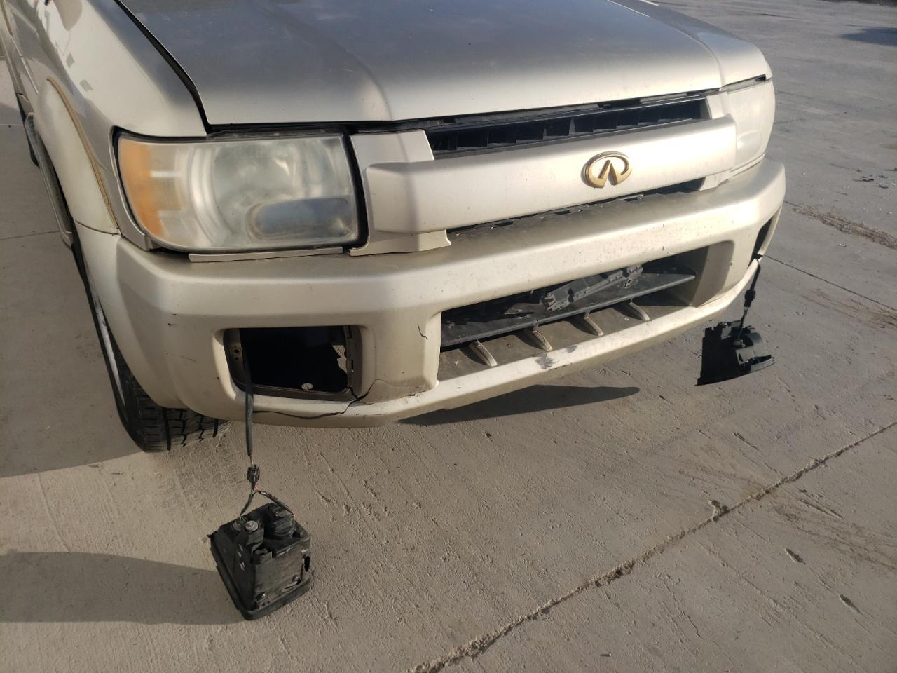 Photo 9 from auction – 2001 INFINITI QX4 with VIN JNRDR07X81W100341