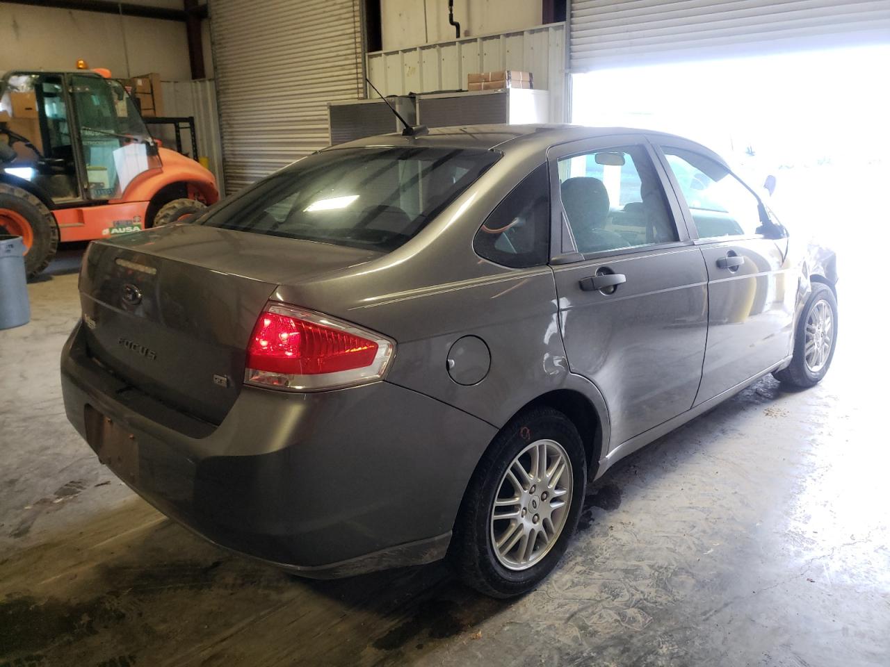Photo 4 from auction – 2011 FORD FOCUS SE with VIN 1FAHP3FN3BW135949