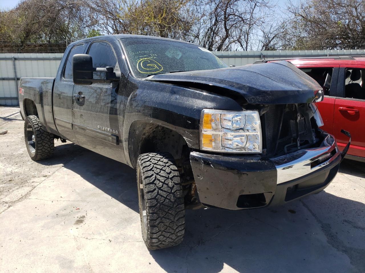 CHEVROLET SILVERADO 2012 with VIN 1GCRKSE7XCZ300440 - Photo from auction