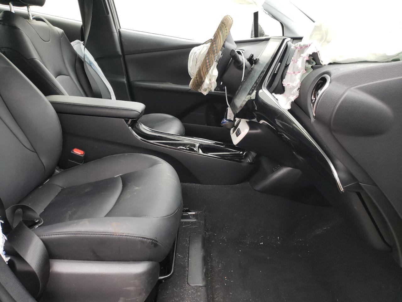 Photo 5 from auction – 2018 TOYOTA PRIUS PRIM with VIN JTDKARFP5J3078790