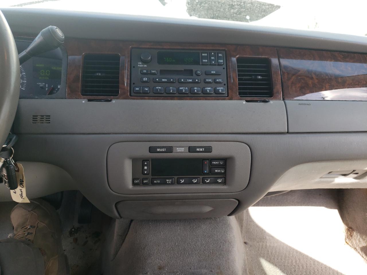 Photo 9 from auction – 2002 LINCOLN TOWN CAR E with VIN 1LNHM81W82Y658626