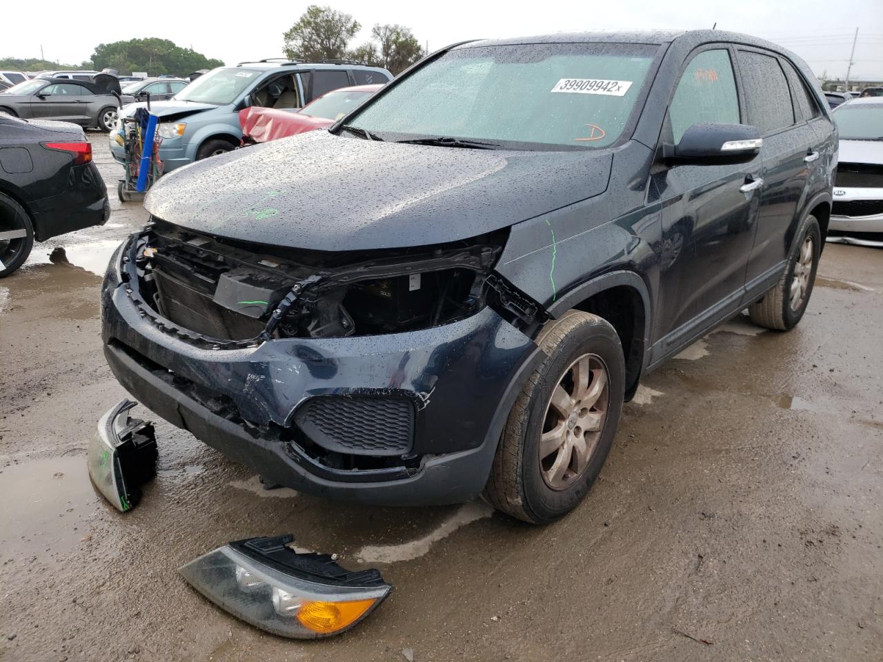 Photo 2 from auction – 2013 KIA SORENTO LX with VIN 5XYKT3A17DG339914