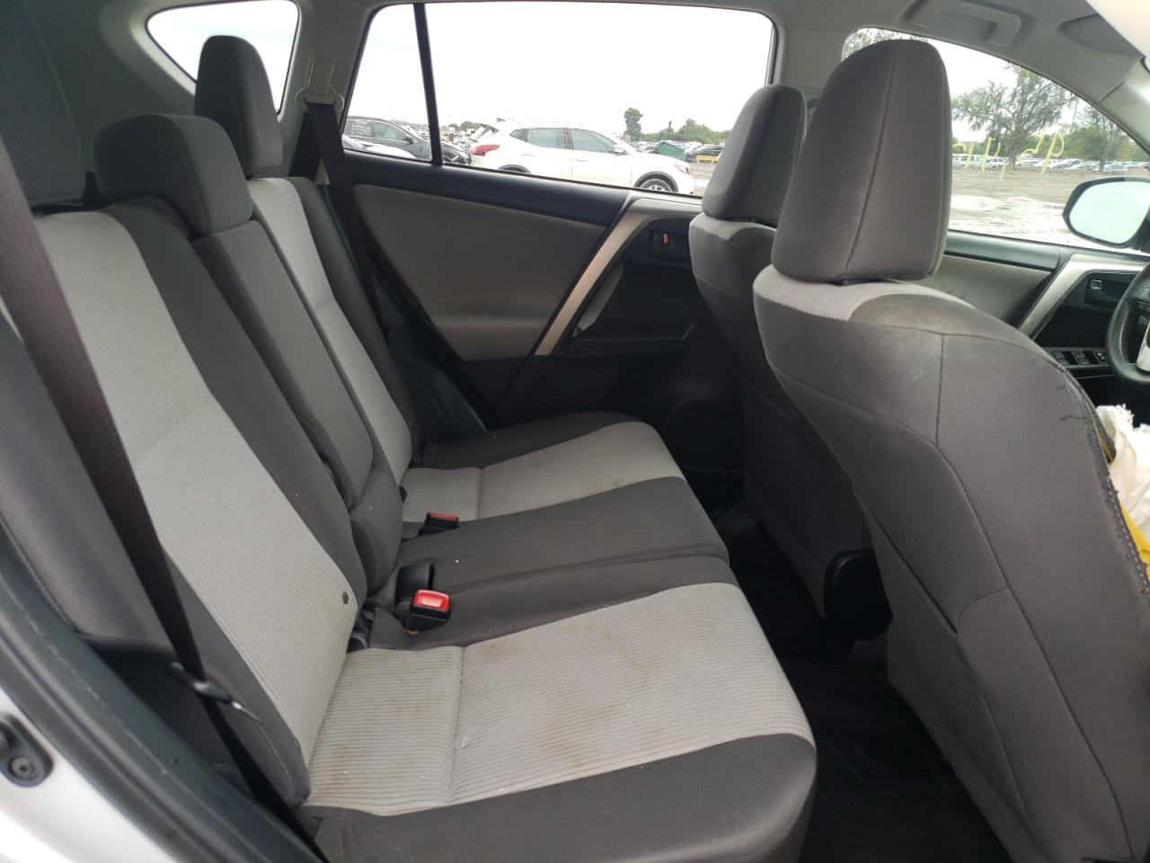 Photo 6 from auction – 2015 TOYOTA RAV4 LE with VIN JTMZFREV0FD078987