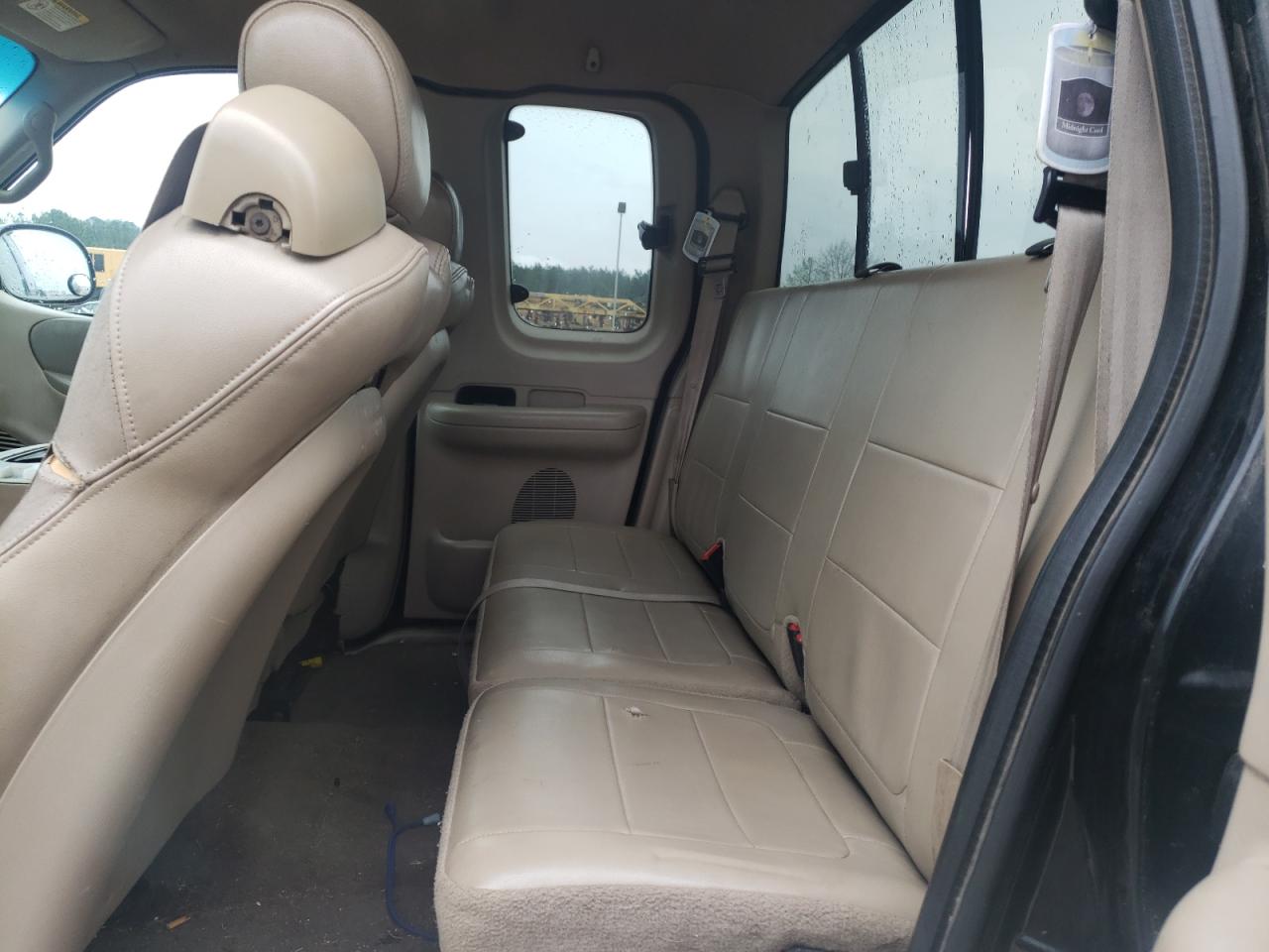 Photo 6 from auction – 2001 FORD F150 with VIN 1FTRX18L41NB75816