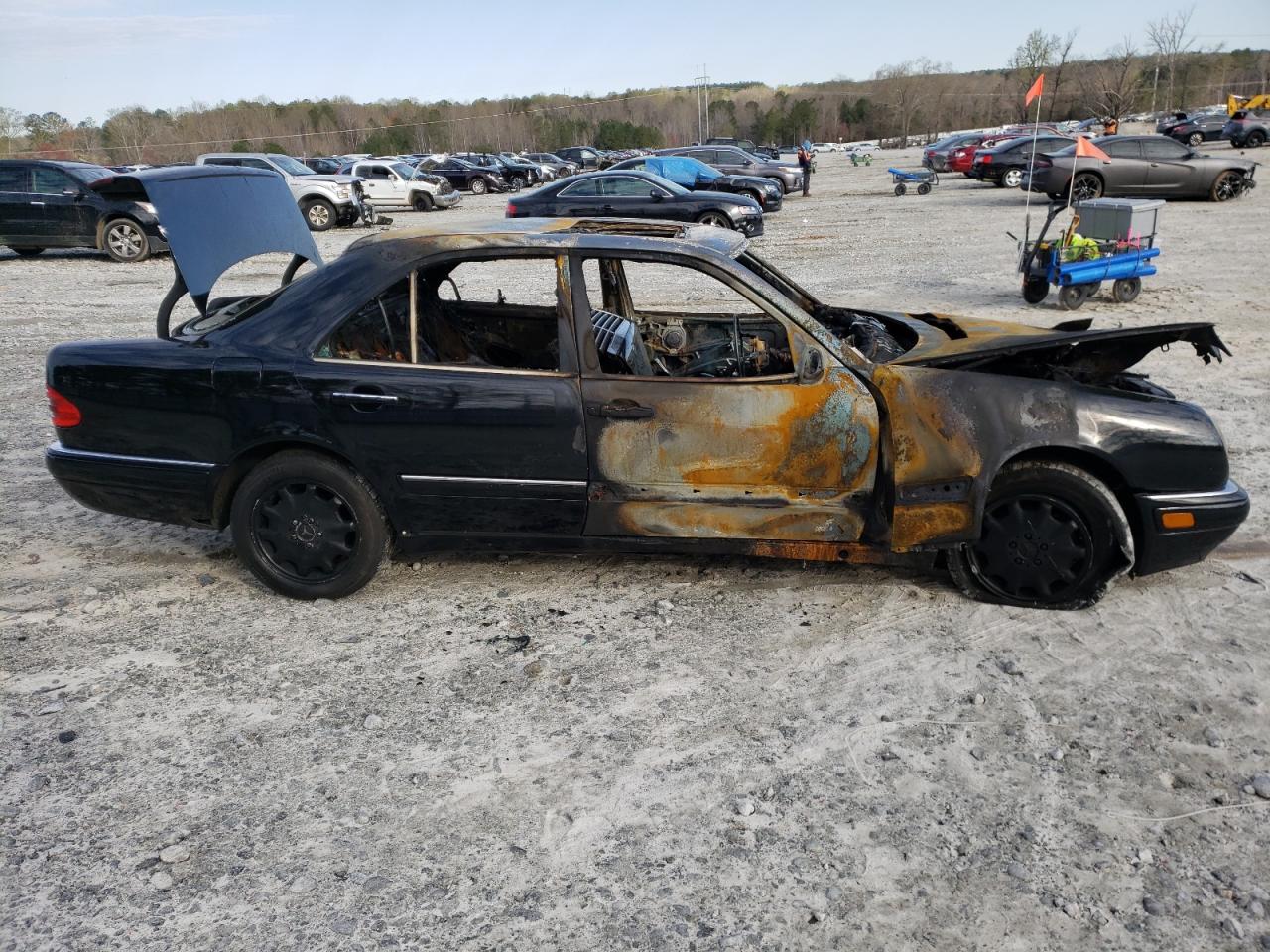 Photo 9 from auction – 1998 MERCEDES-BENZ E 320 with VIN WDBJF65F0WA586042