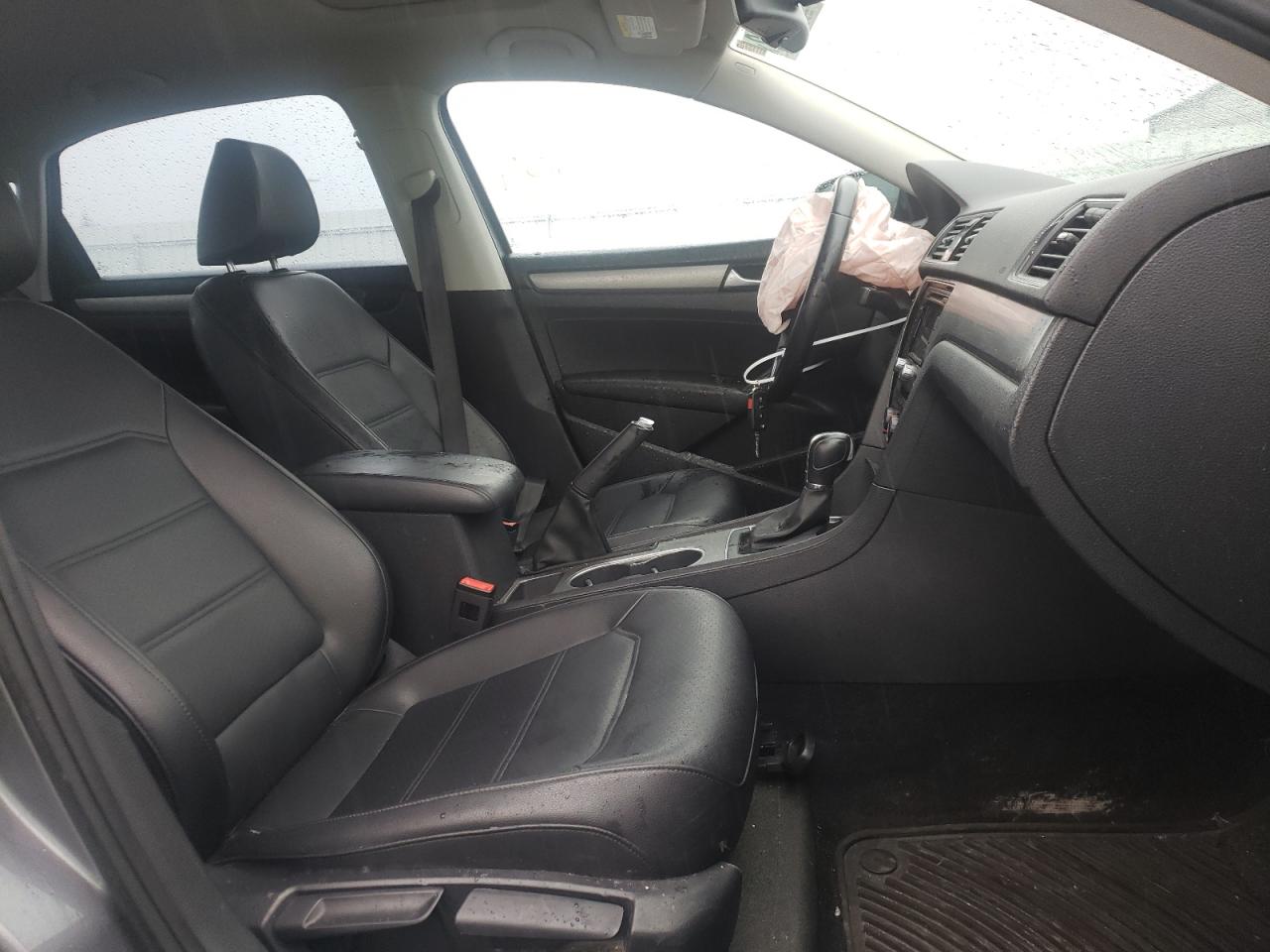 Photo 5 from auction – 2014 VOLKSWAGEN PASSAT SE with VIN 1VWBT7A37EC100746