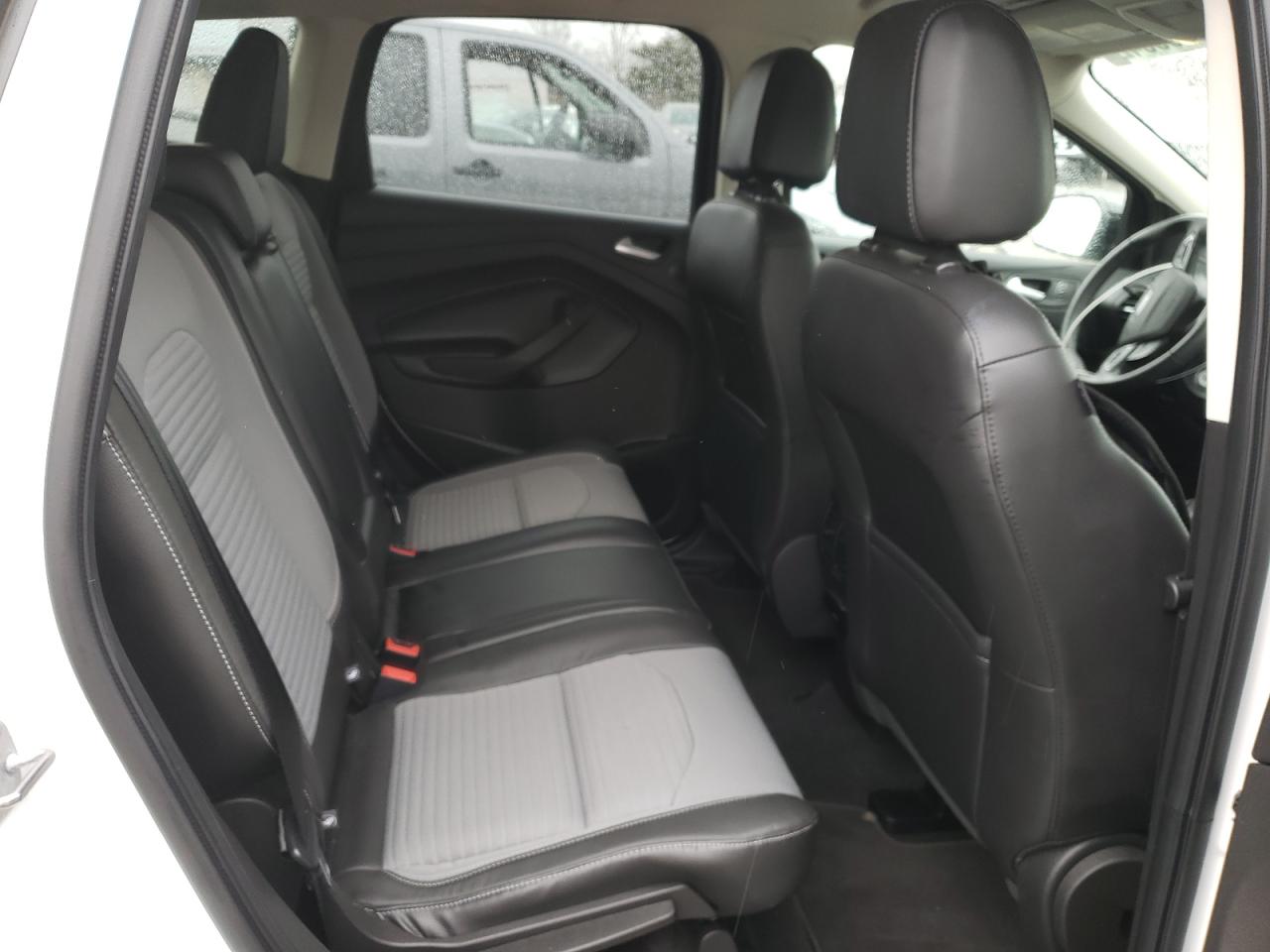 Photo 6 from auction – 2017 FORD ESCAPE SE with VIN 1FMCU9GD9HUC58760