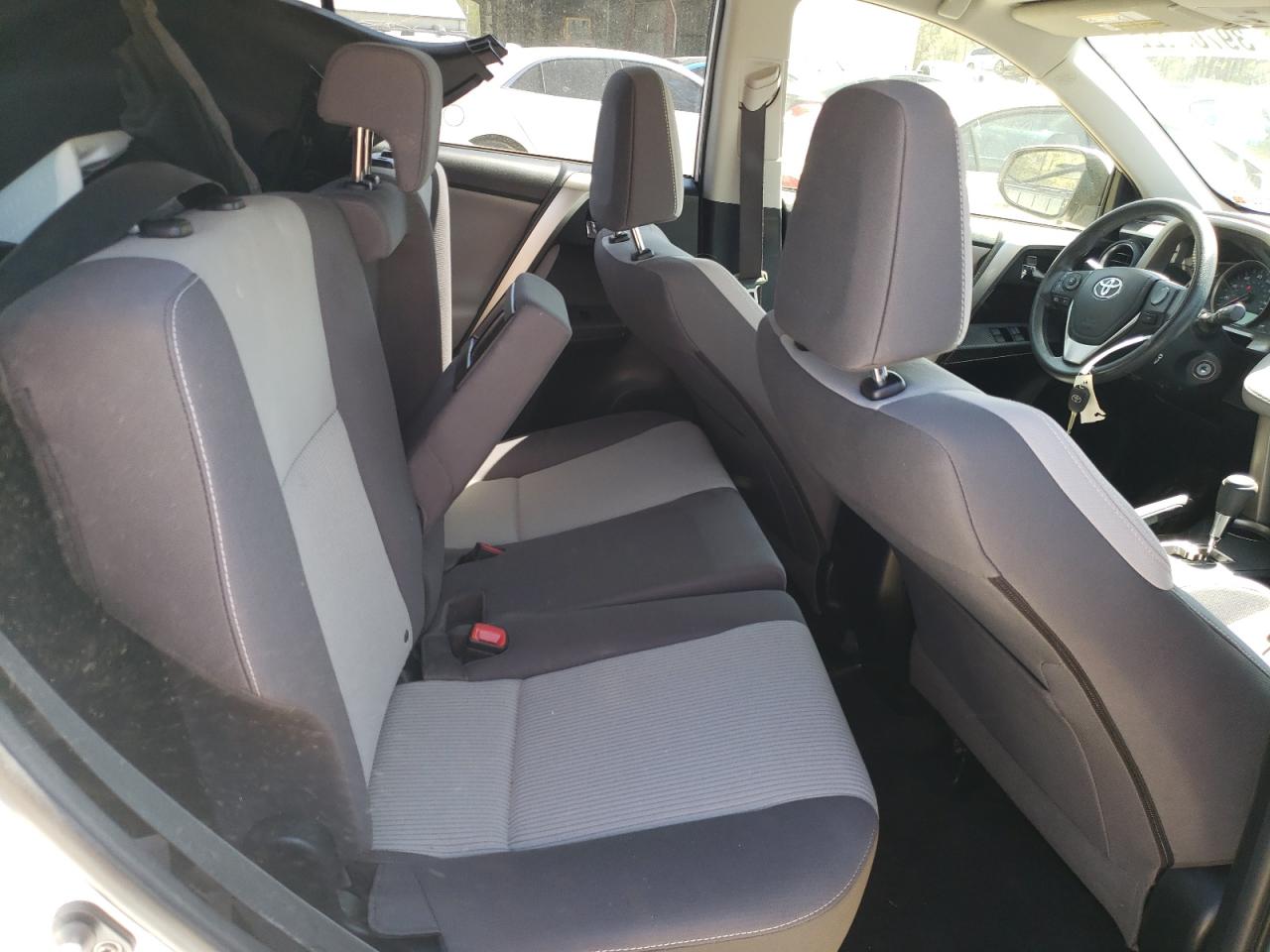 Photo 6 from auction – 2015 TOYOTA RAV4 XLE with VIN JTMWFREV9FD078473