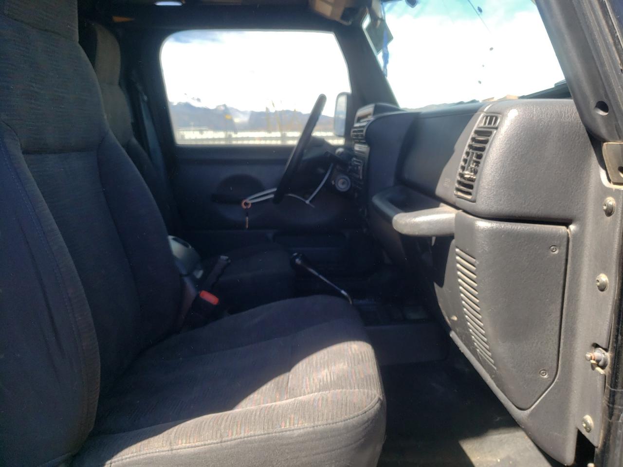Photo 5 from auction – 2003 JEEP WRANGLER C with VIN 1J4FA39S33P353982