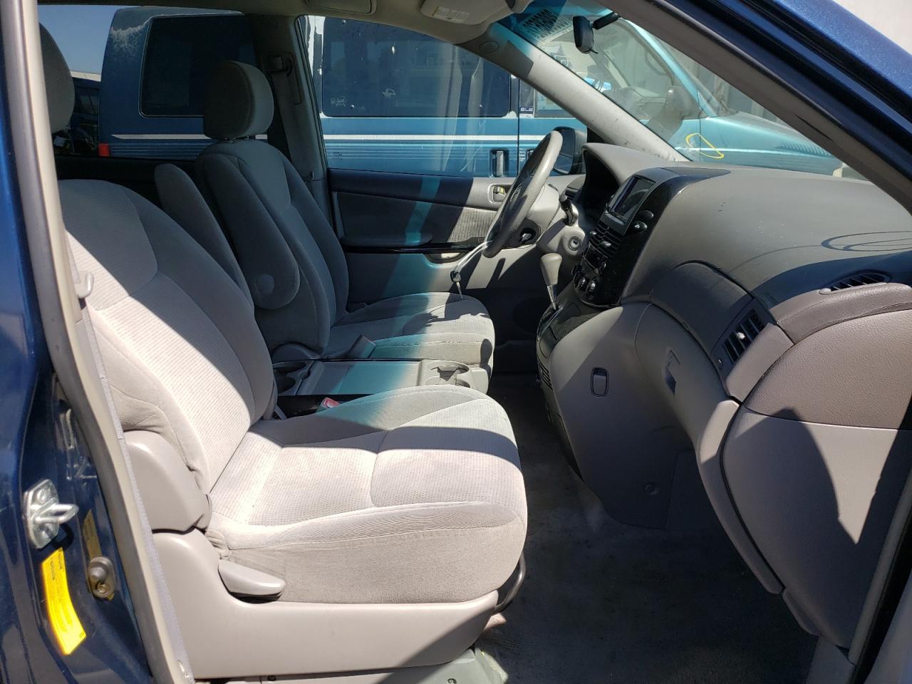 Photo 5 from auction – 2005 TOYOTA SIENNA CE with VIN 5TDZA23C85S309984
