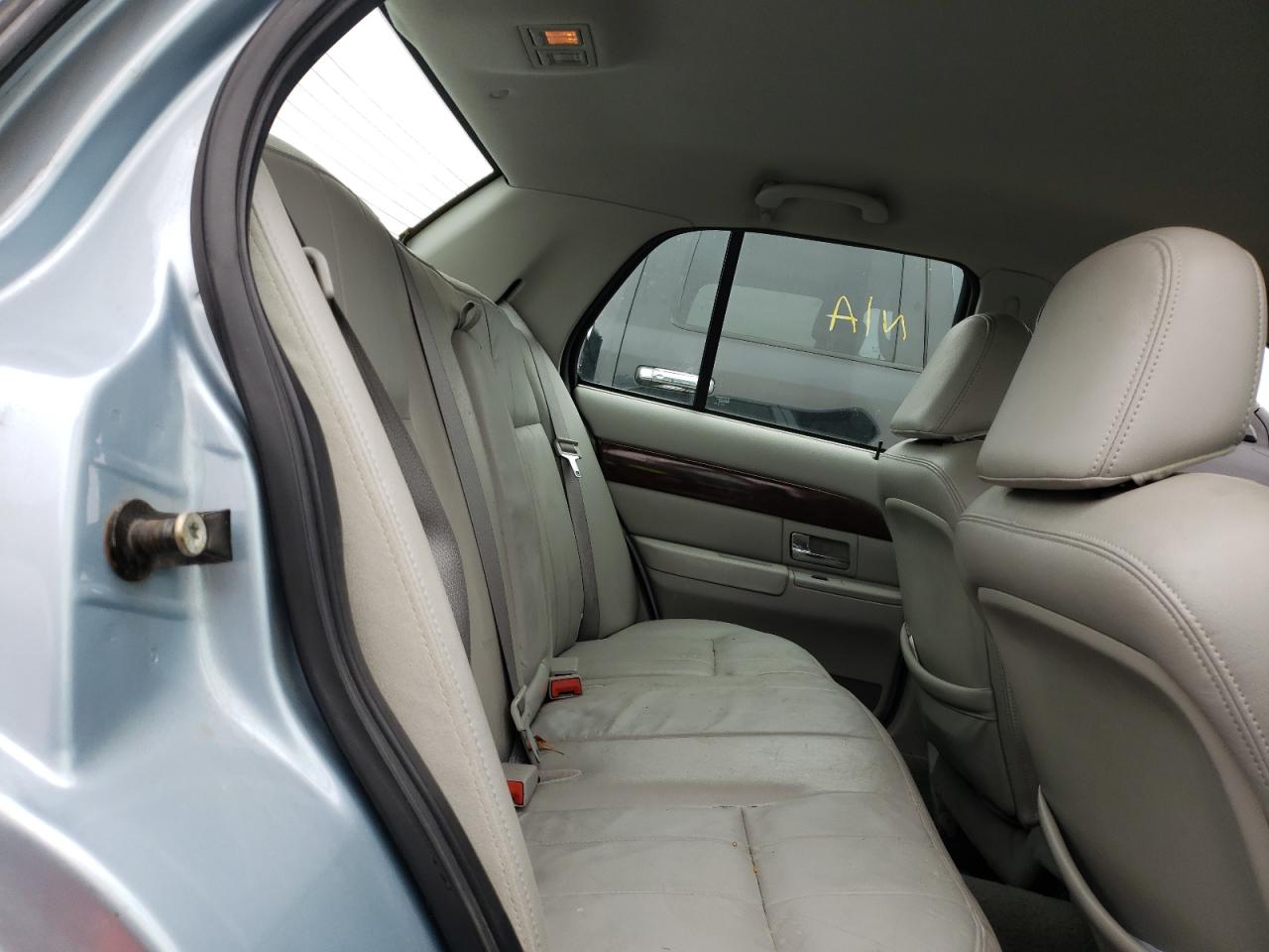 Photo 6 from auction – 2005 MERCURY GRAND MARQ with VIN 2MEFM75W75X664808