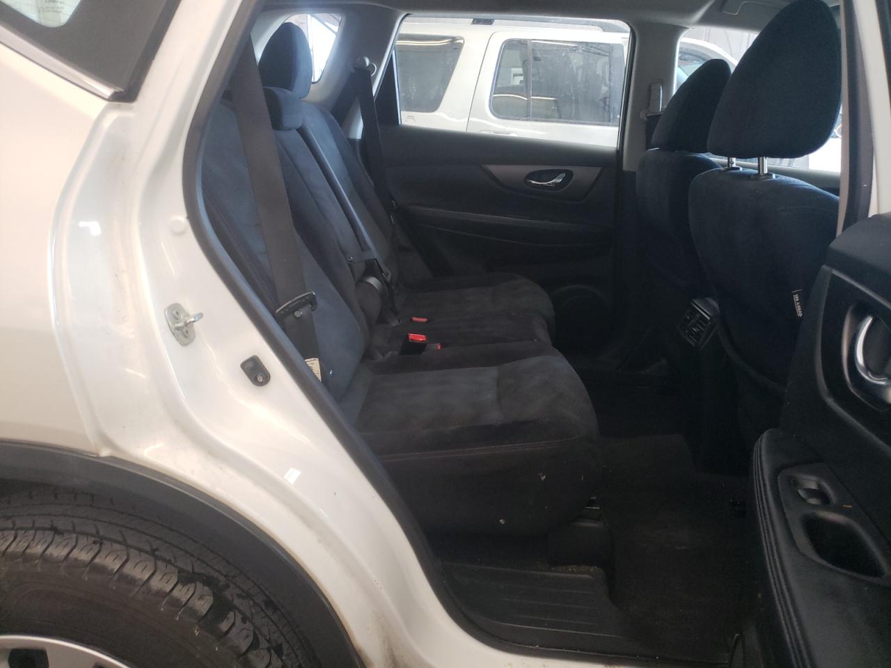 Photo 6 from auction – 2014 NISSAN ROGUE S with VIN 5N1AT2MV0EC806578