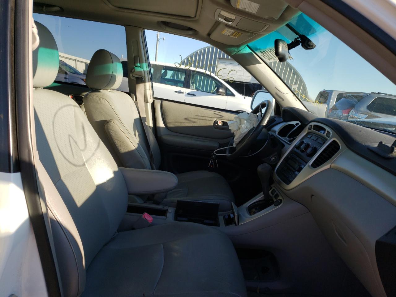 Photo 5 from auction – 2005 TOYOTA HIGHLANDER with VIN JTEGD21A450131618