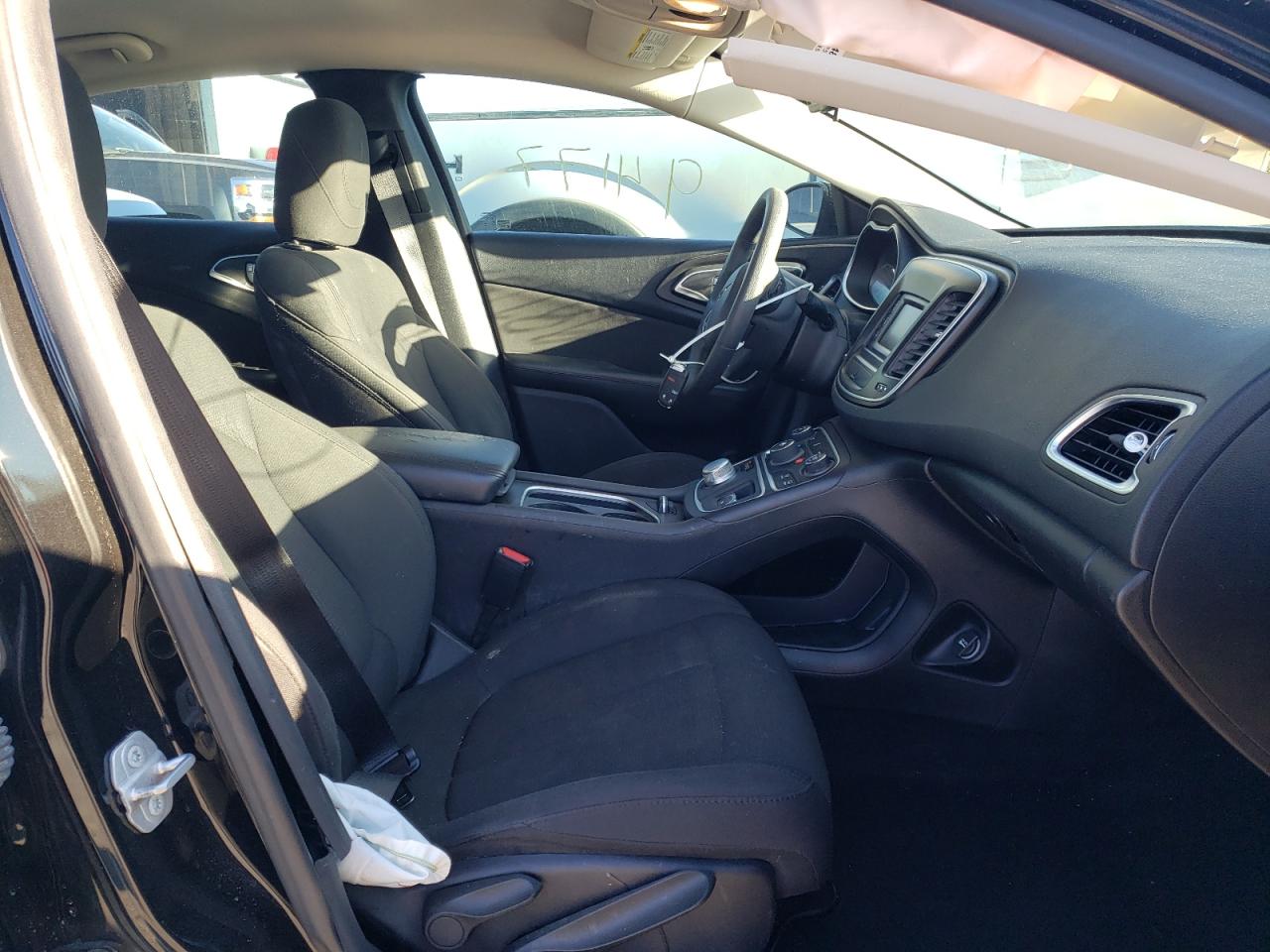 Photo 5 from auction – 2016 CHRYSLER 200 LIMITE with VIN 1C3CCCAB0GN117858