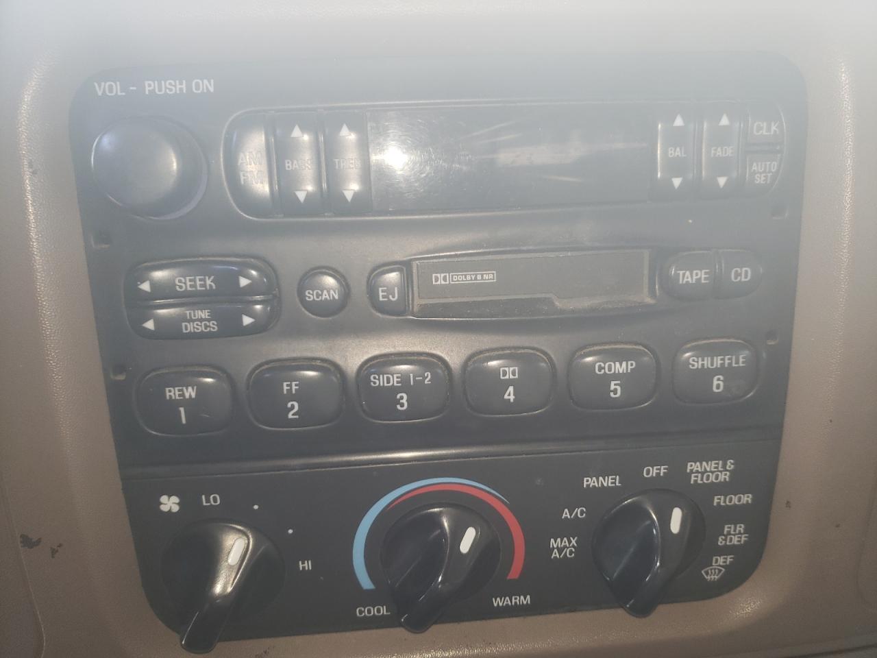 Photo 9 from auction – 1997 FORD F250 with VIN 1FTEX27L5VNC95233