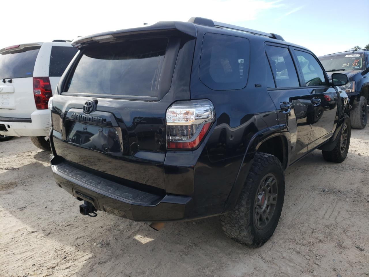 Photo 4 from auction – 2019 TOYOTA 4RUNNER SR with VIN JTEBU5JR3K5697432