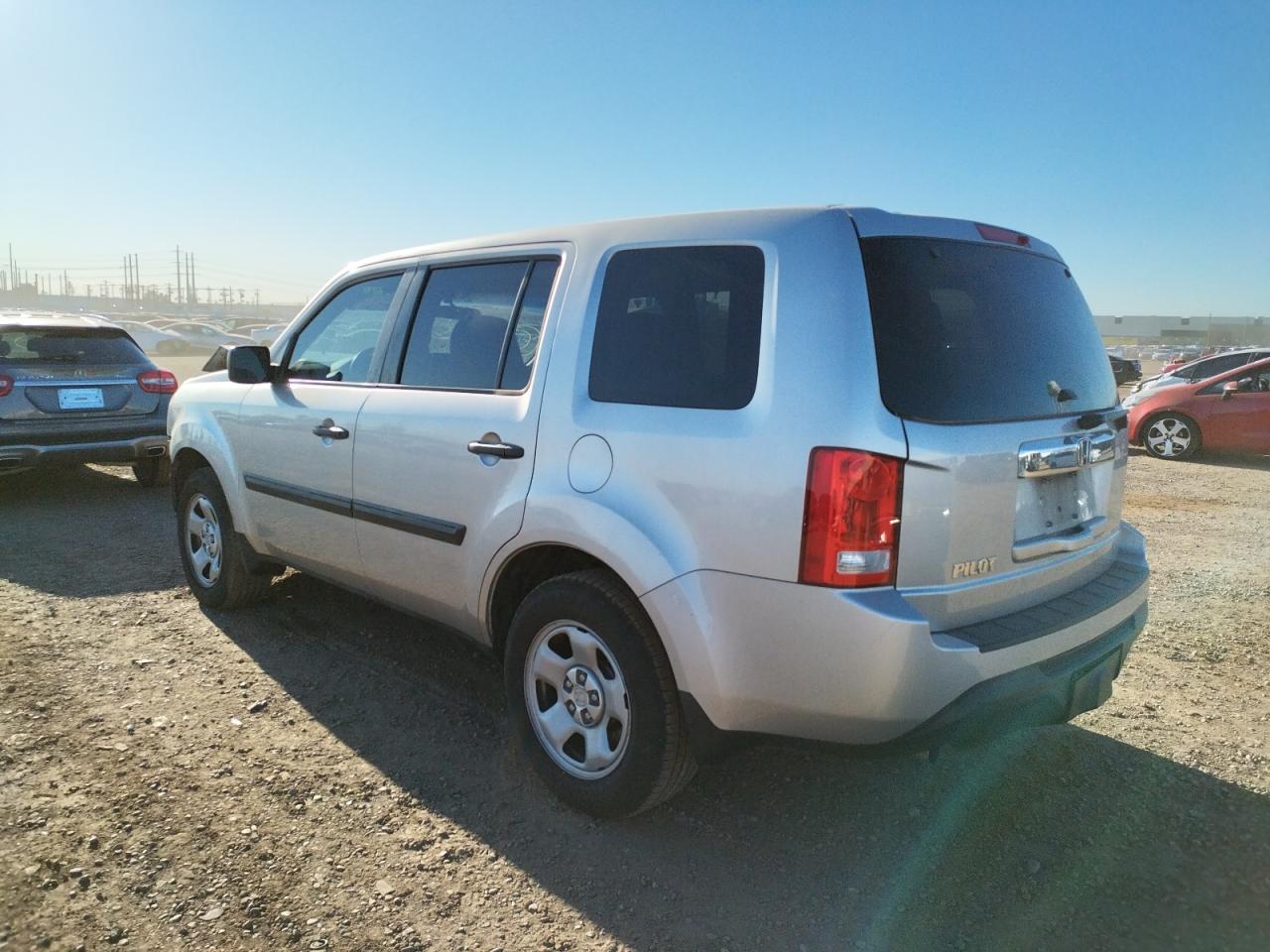 Photo 3 from auction – 2015 HONDA PILOT LX with VIN 5FNYF3H27FB028512
