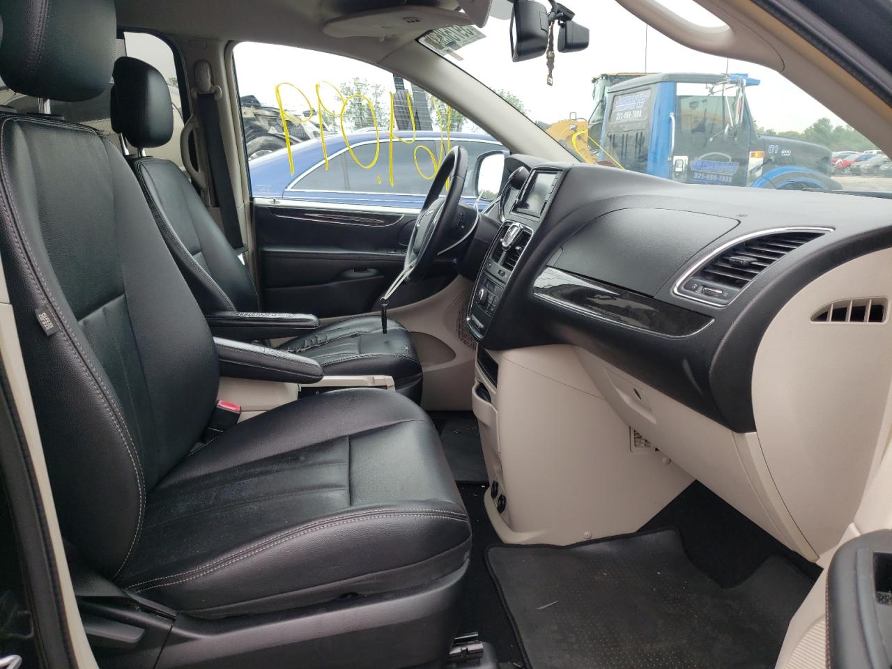 Photo 5 from auction – 2013 CHRYSLER TOWN & COU with VIN 2C4RC1BG2DR541321
