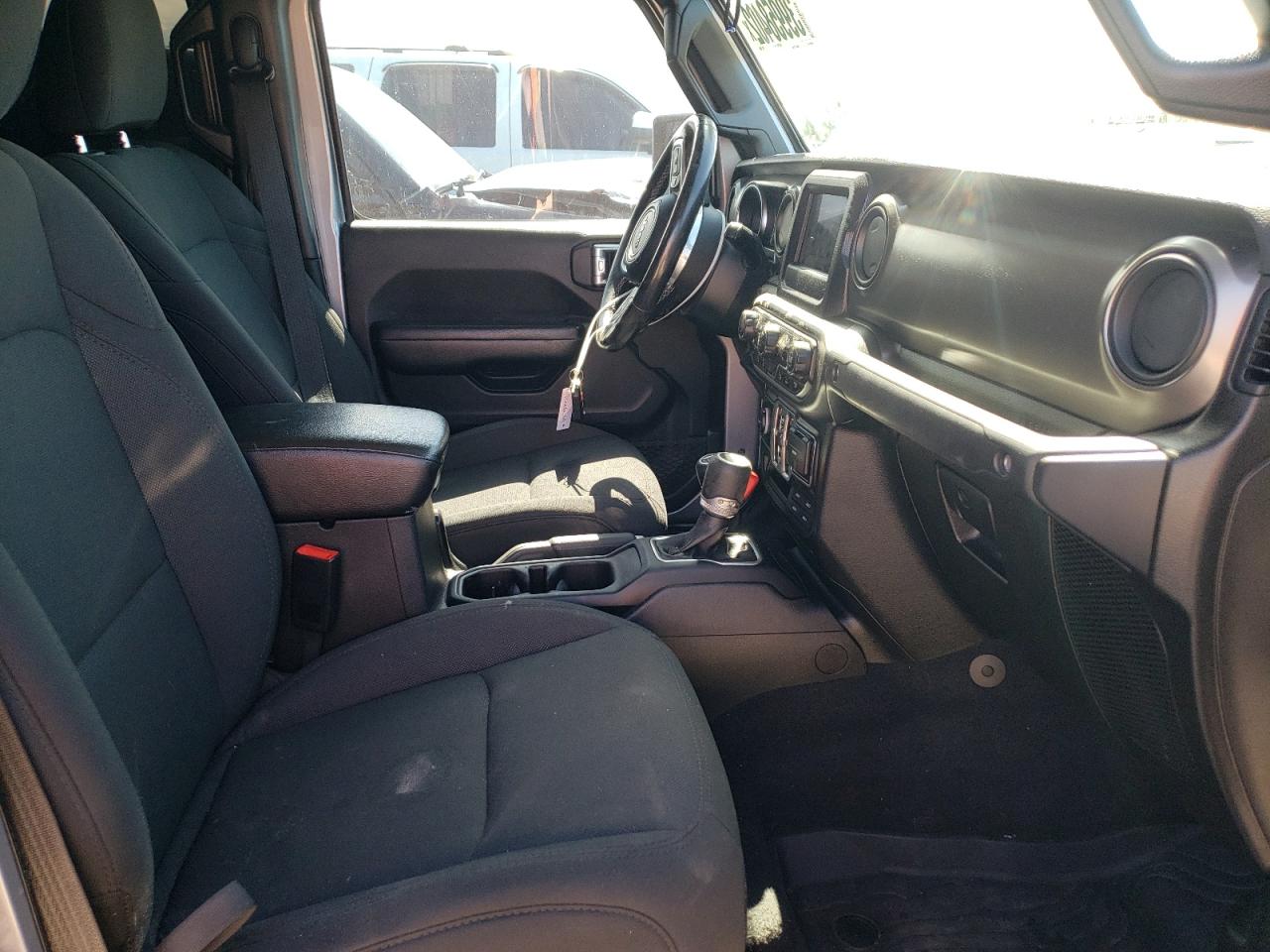 Photo 5 from auction – 2020 JEEP GLADIATOR with VIN 1C6HJTAG7LL129263