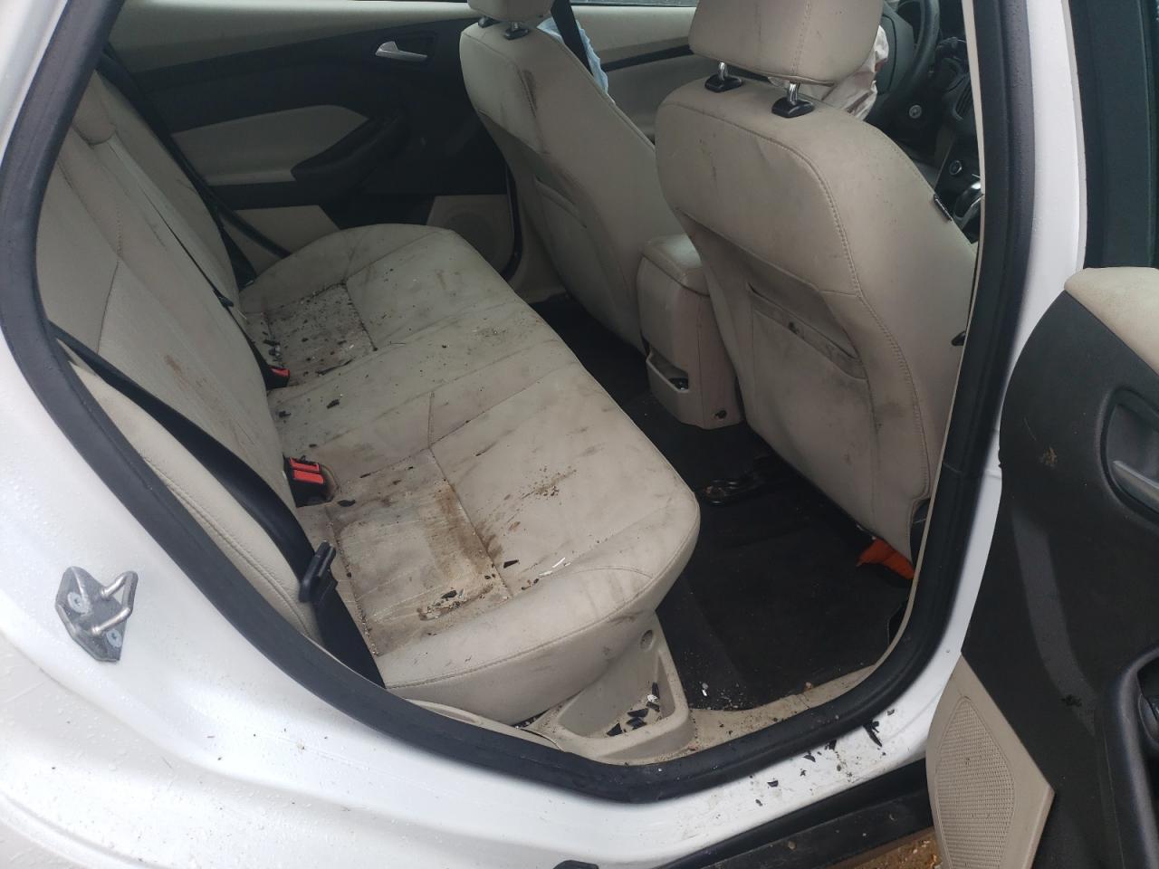Photo 6 from auction – 2015 FORD FOCUS SE with VIN 1FADP3F2XFL385183