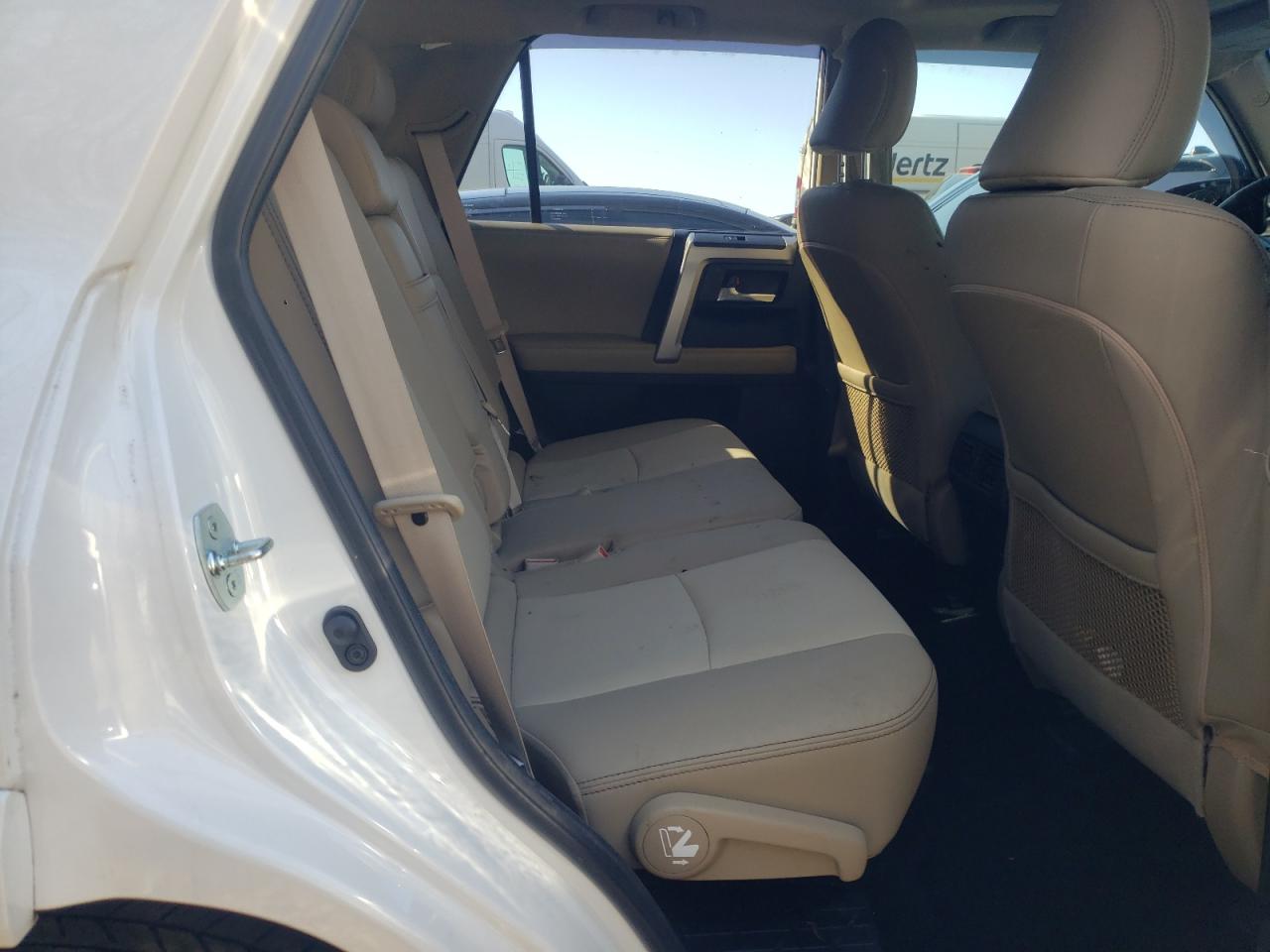 Photo 6 from auction – 2019 TOYOTA 4RUNNER SR with VIN JTEZU5JR9K5209521