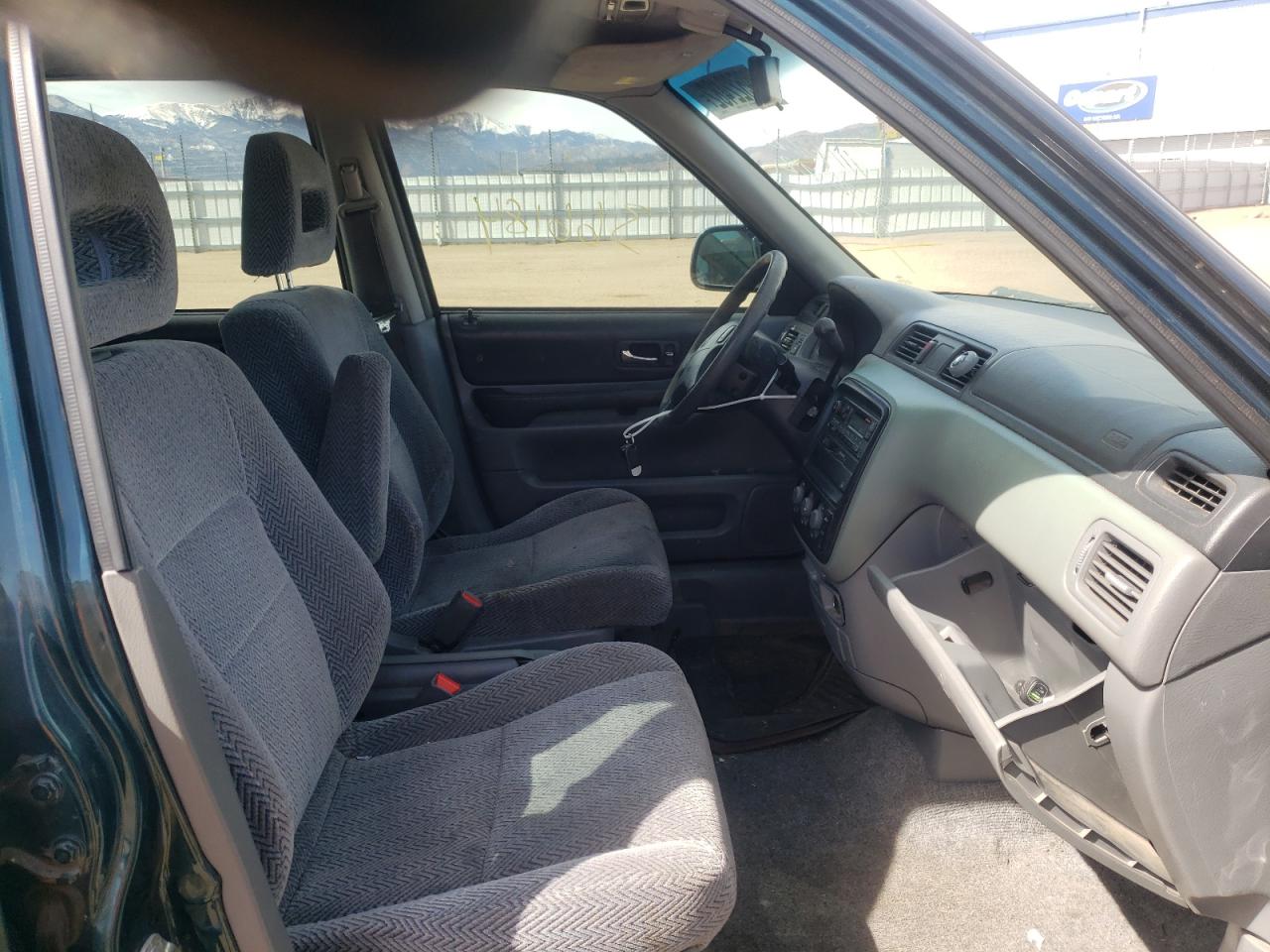Photo 5 from auction – 1997 HONDA CR-V LX with VIN JHLRD1853VC066066