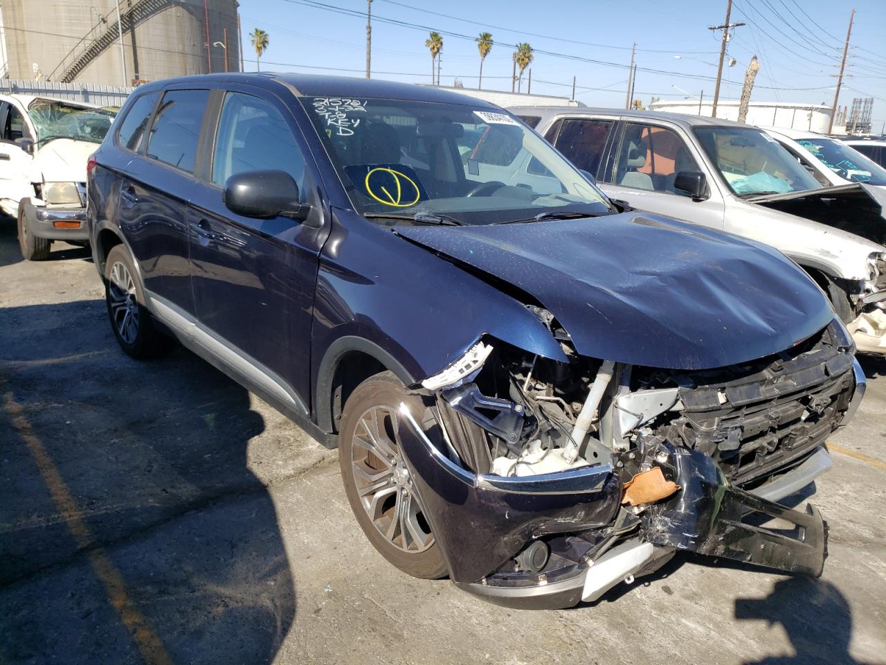 MITSUBISHI OUTLANDER 2017 z numerem VIN JA4AD2A30HZ068121 - Zdjęcie z aukcji