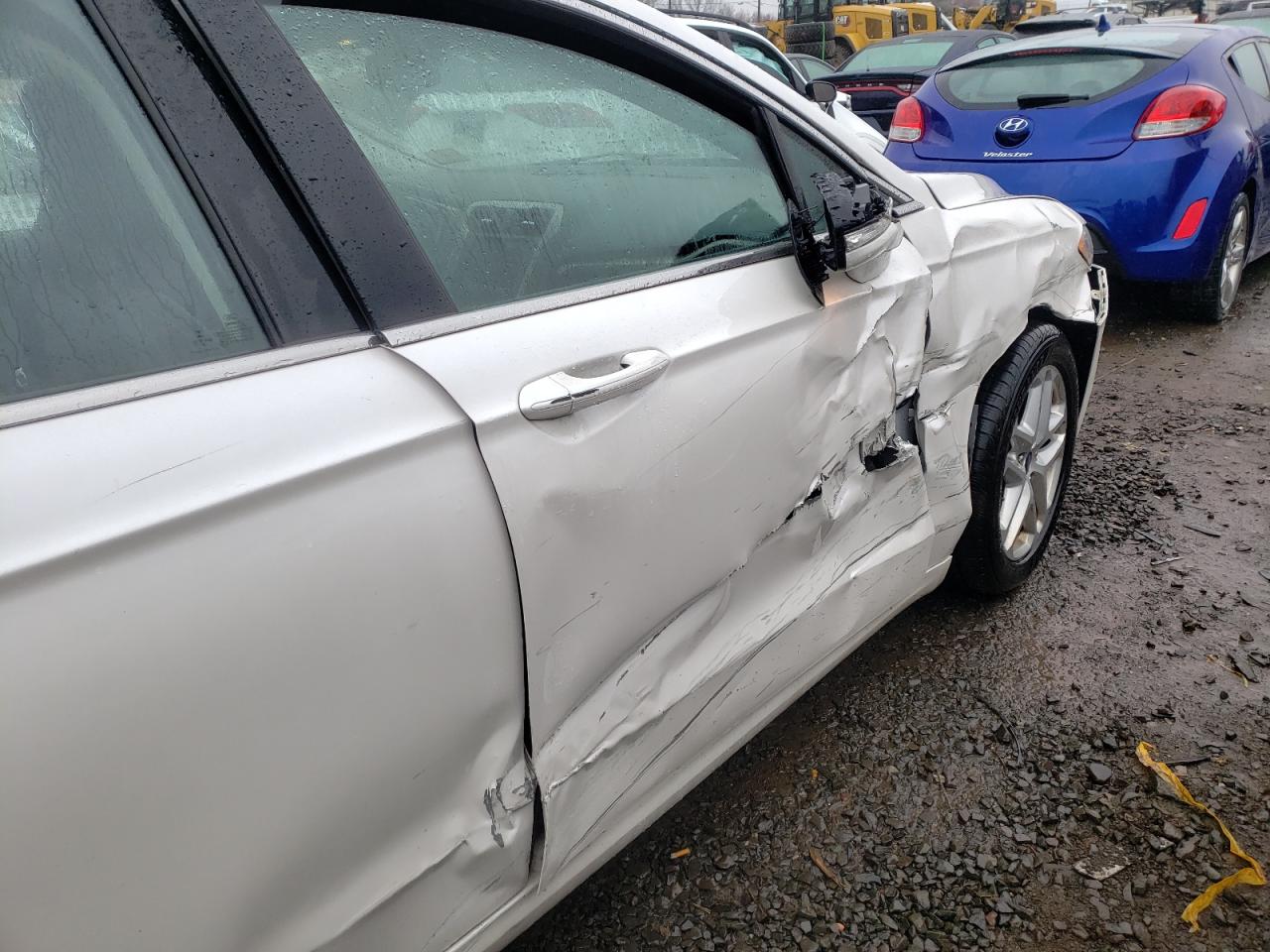 Photo 9 from auction – 2016 FORD FUSION SE with VIN 3FA6P0HD2GR128687