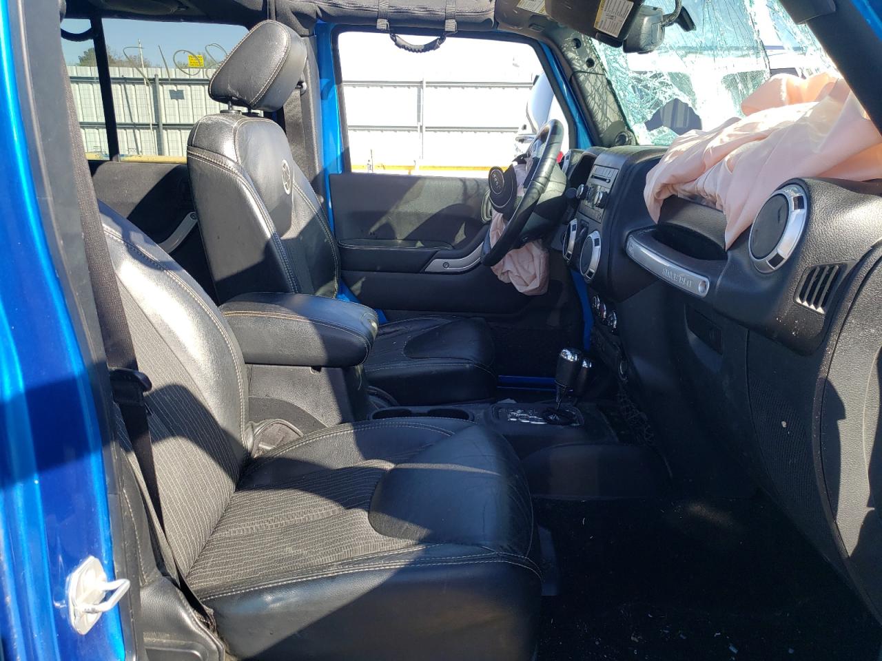 Photo 5 from auction – 2014 JEEP WRANGLER U with VIN 1C4BJWDG8EL180317